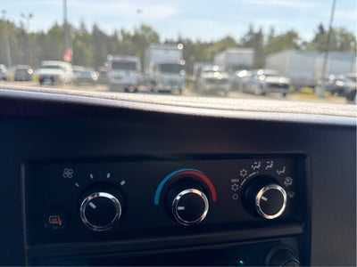 2024 Chevrolet Express Passenger 3500 1LT