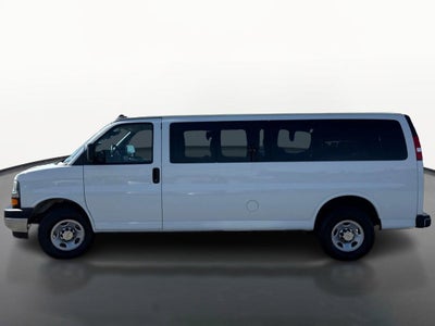 2024 Chevrolet Express Passenger 3500 1LT