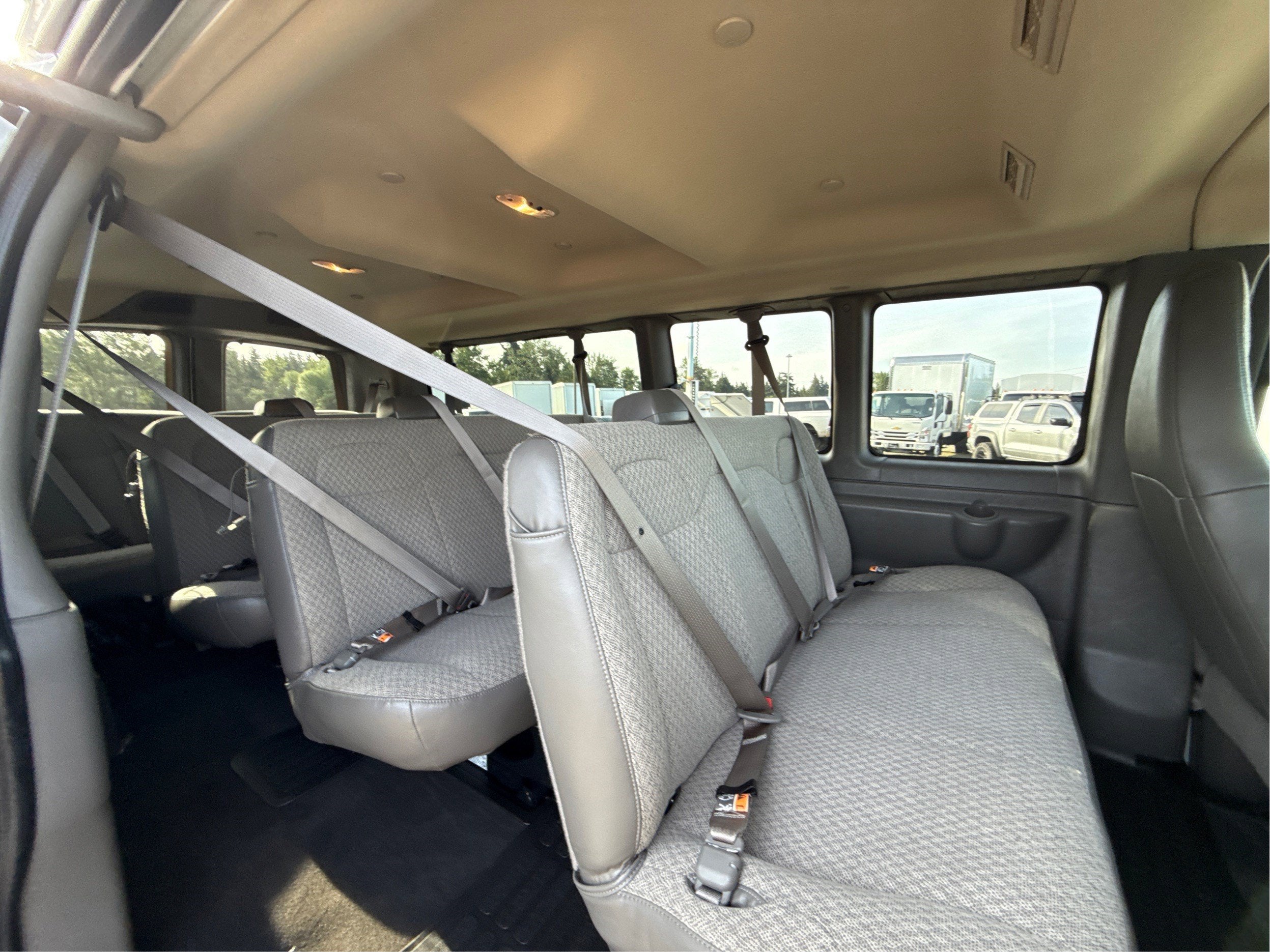2025 Chevrolet Express Passenger 1LT