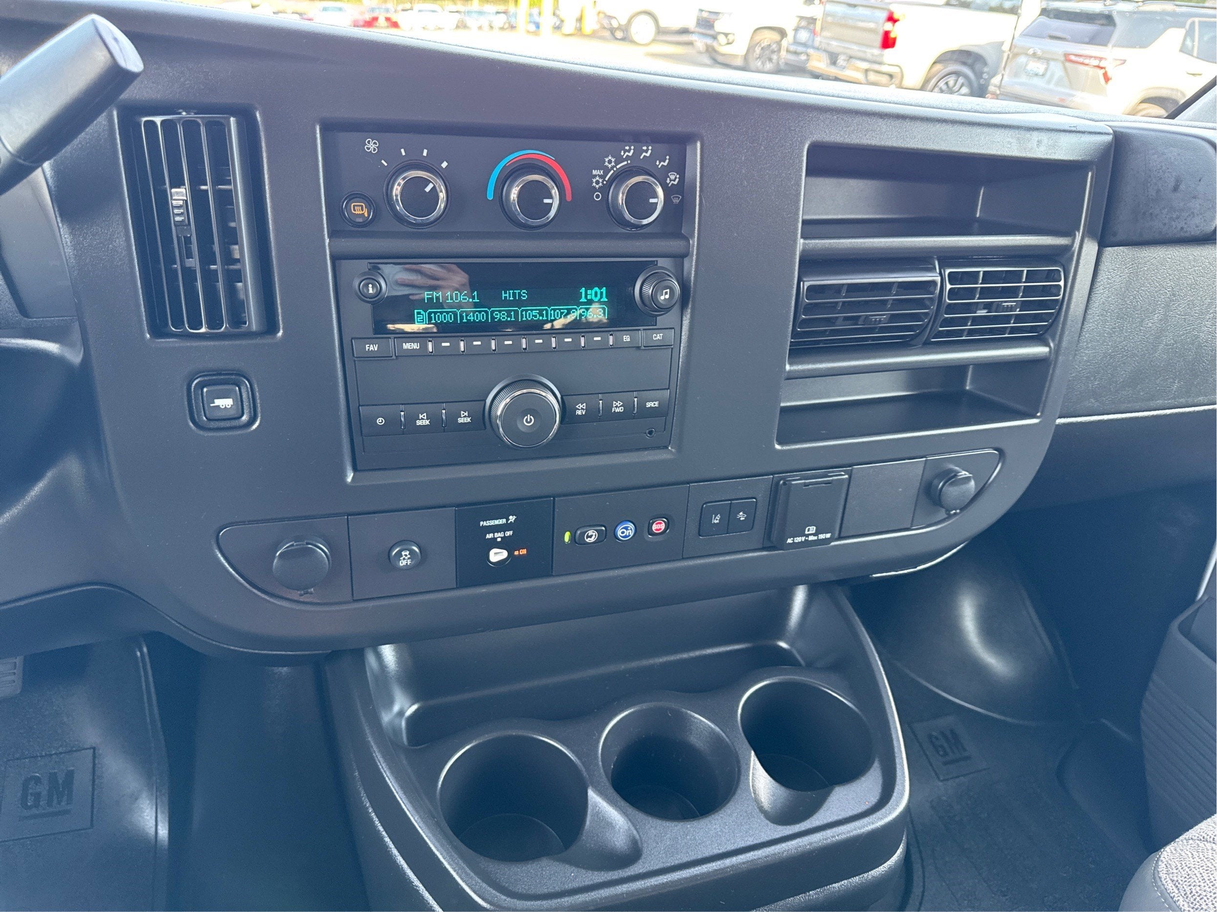 2025 Chevrolet Express Passenger 1LT