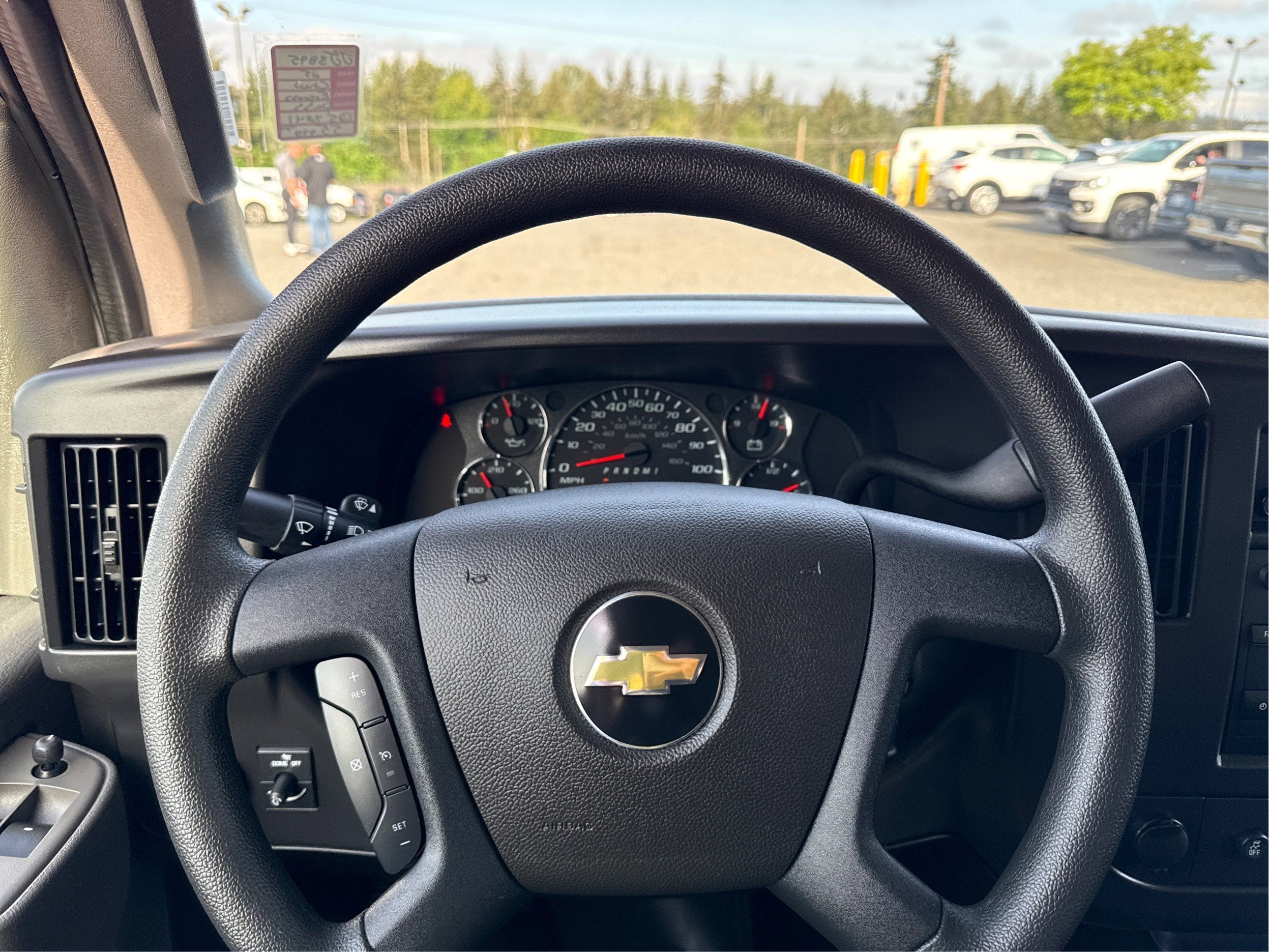 2025 Chevrolet Express Passenger 1LT