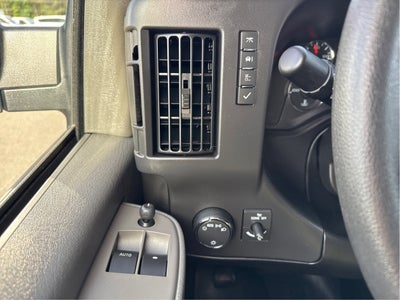 2025 Chevrolet Express Passenger 1LT