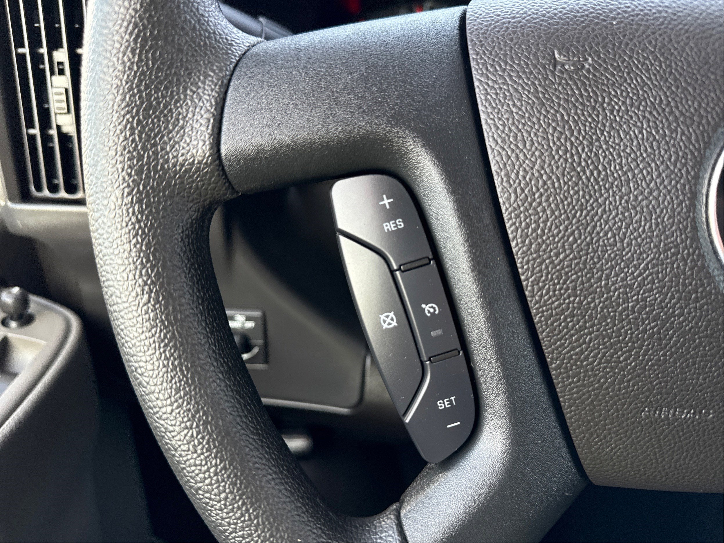 2025 Chevrolet Express Passenger 1LT