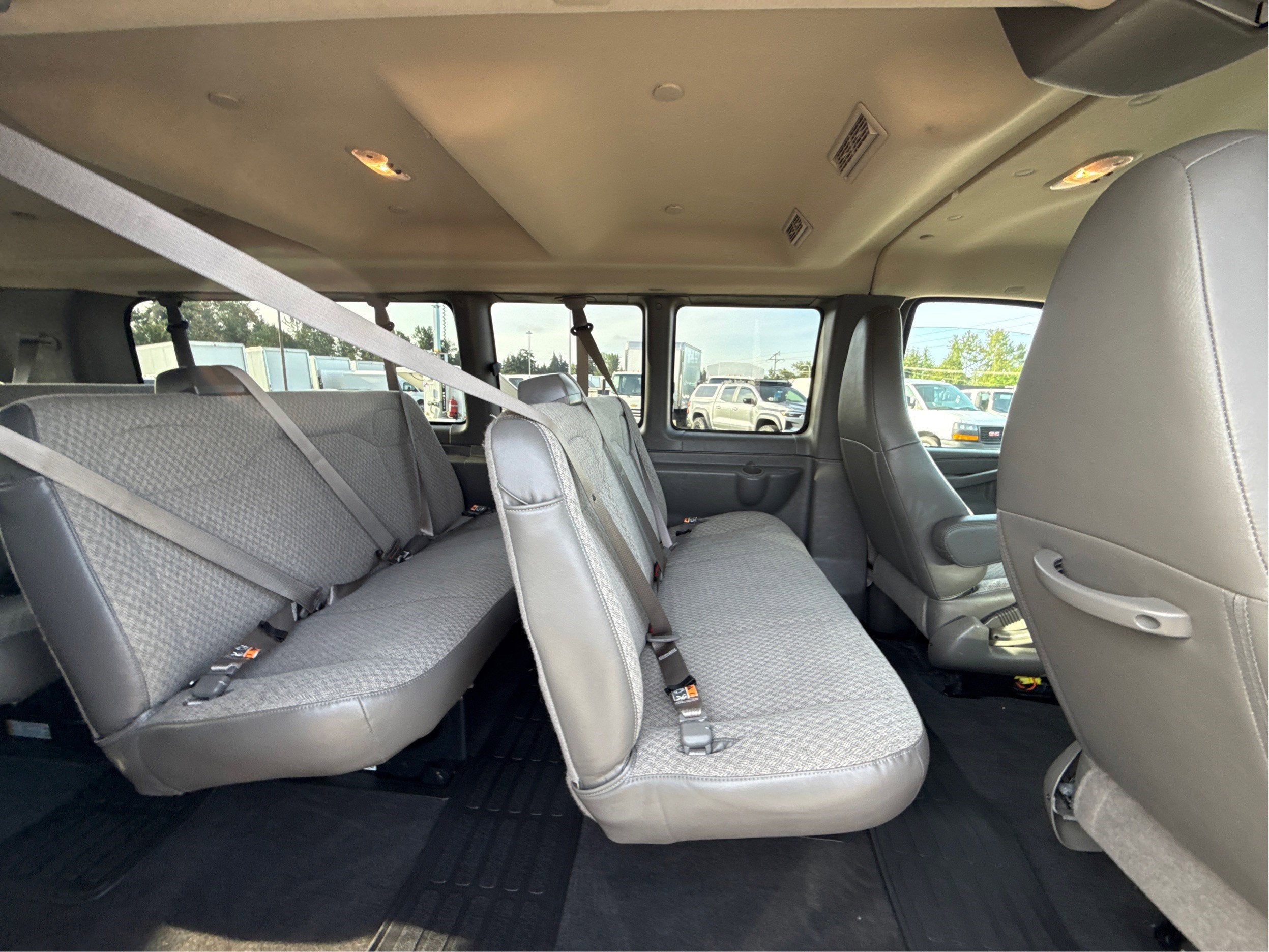 2025 Chevrolet Express Passenger 1LT