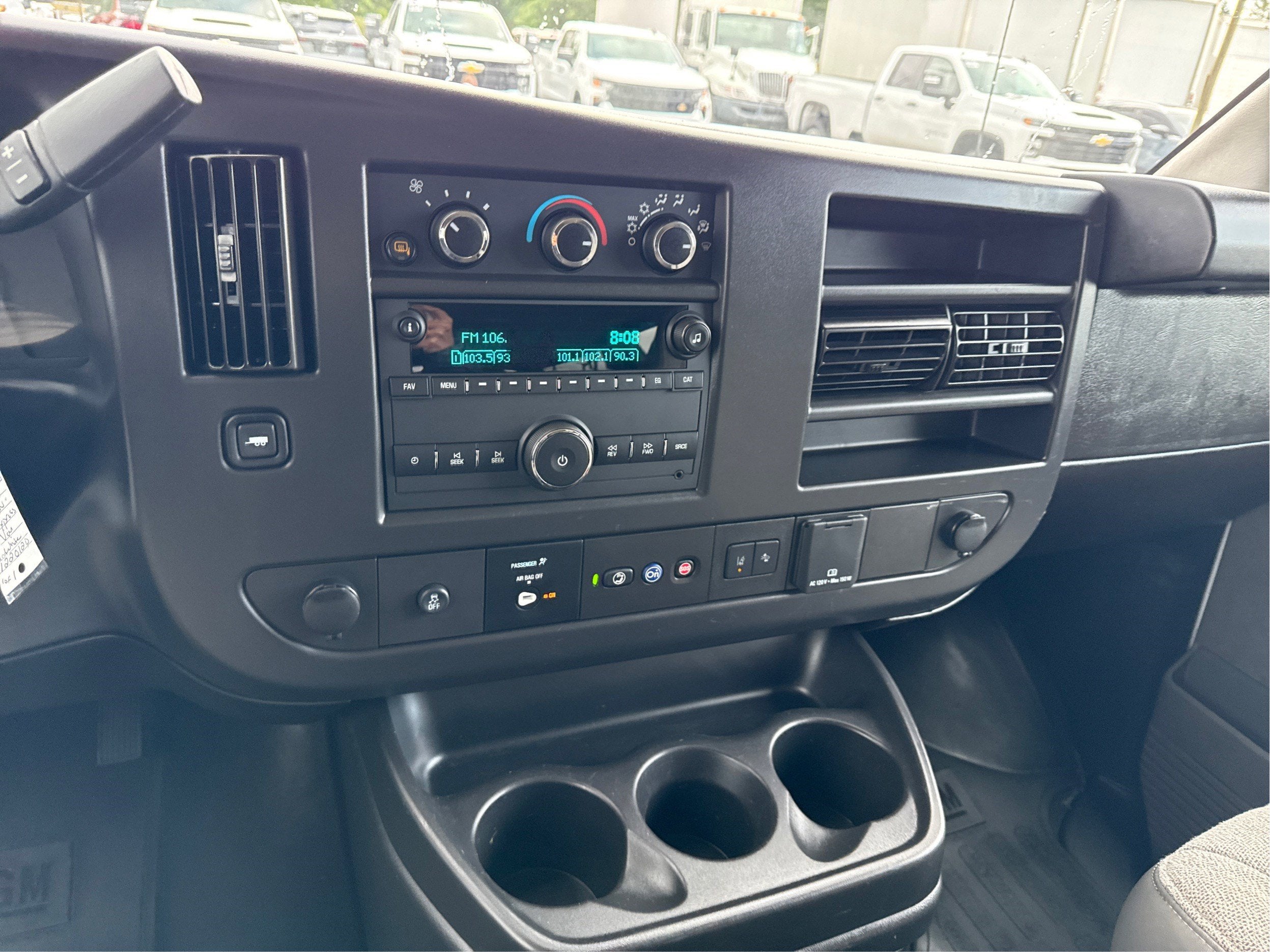 2025 Chevrolet Express Passenger 1LT