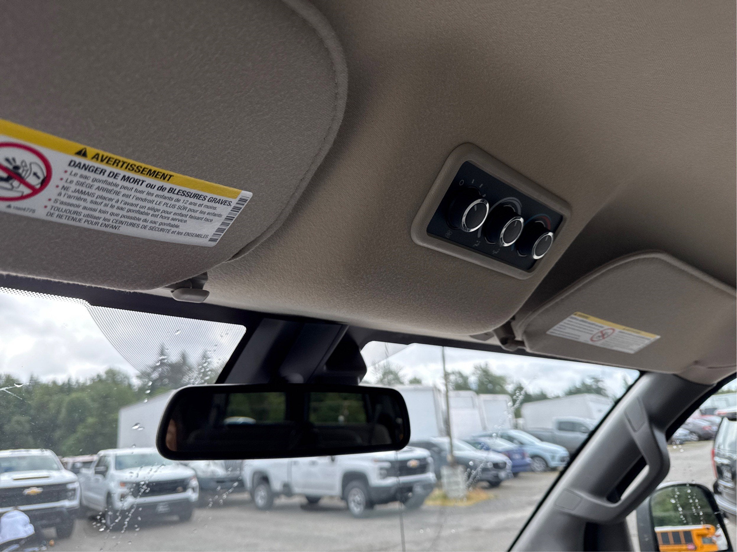 2025 Chevrolet Express Passenger 1LT