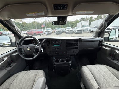 2025 Chevrolet Express Passenger 1LT