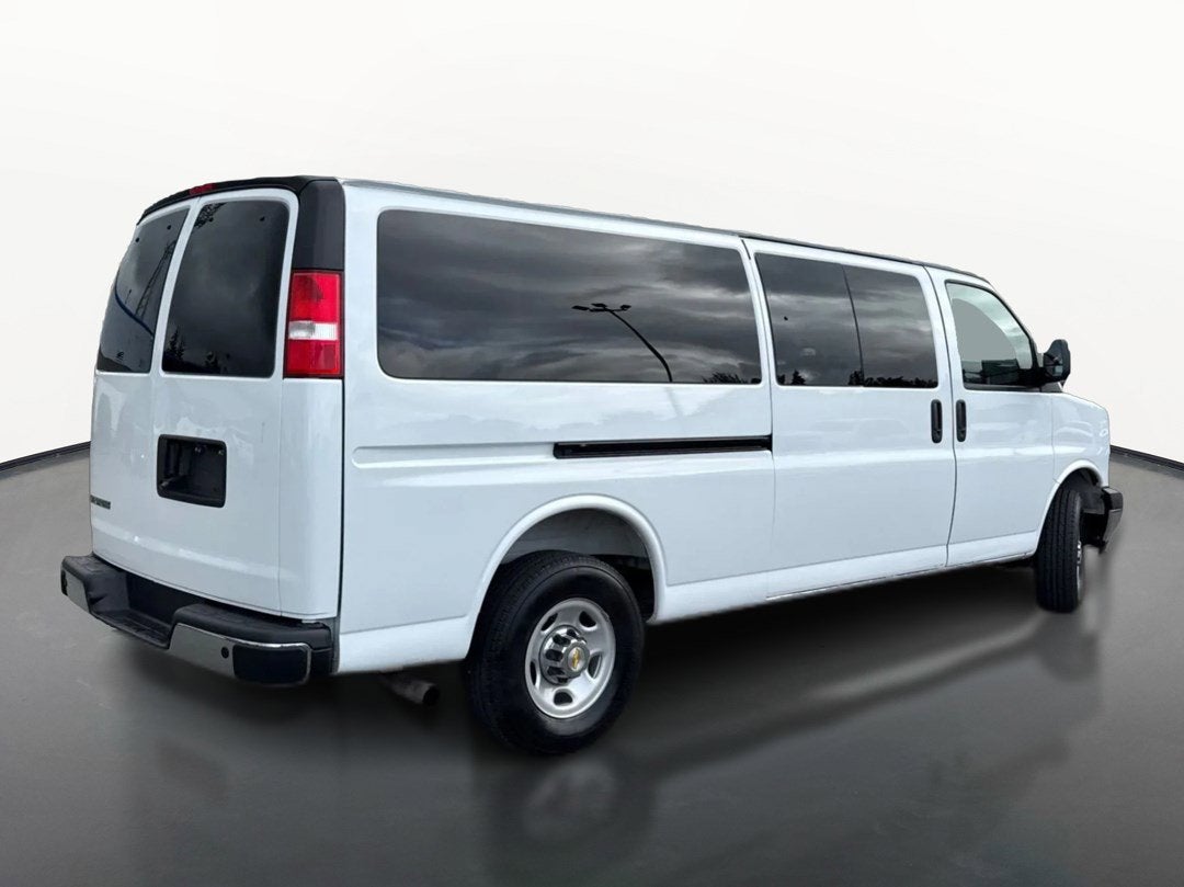 2025 Chevrolet Express Passenger 1LT