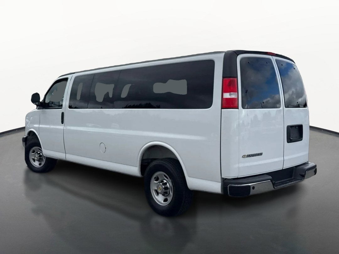 2025 Chevrolet Express Passenger 1LT