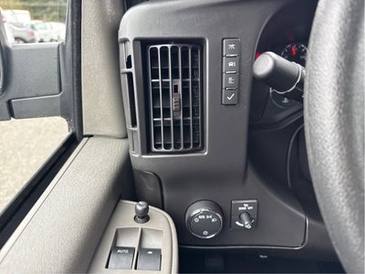 2024 Chevrolet Express Passenger 3500 1LT