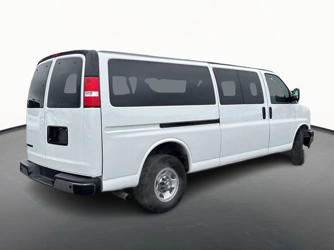 2024 Chevrolet Express Passenger 3500 1LT
