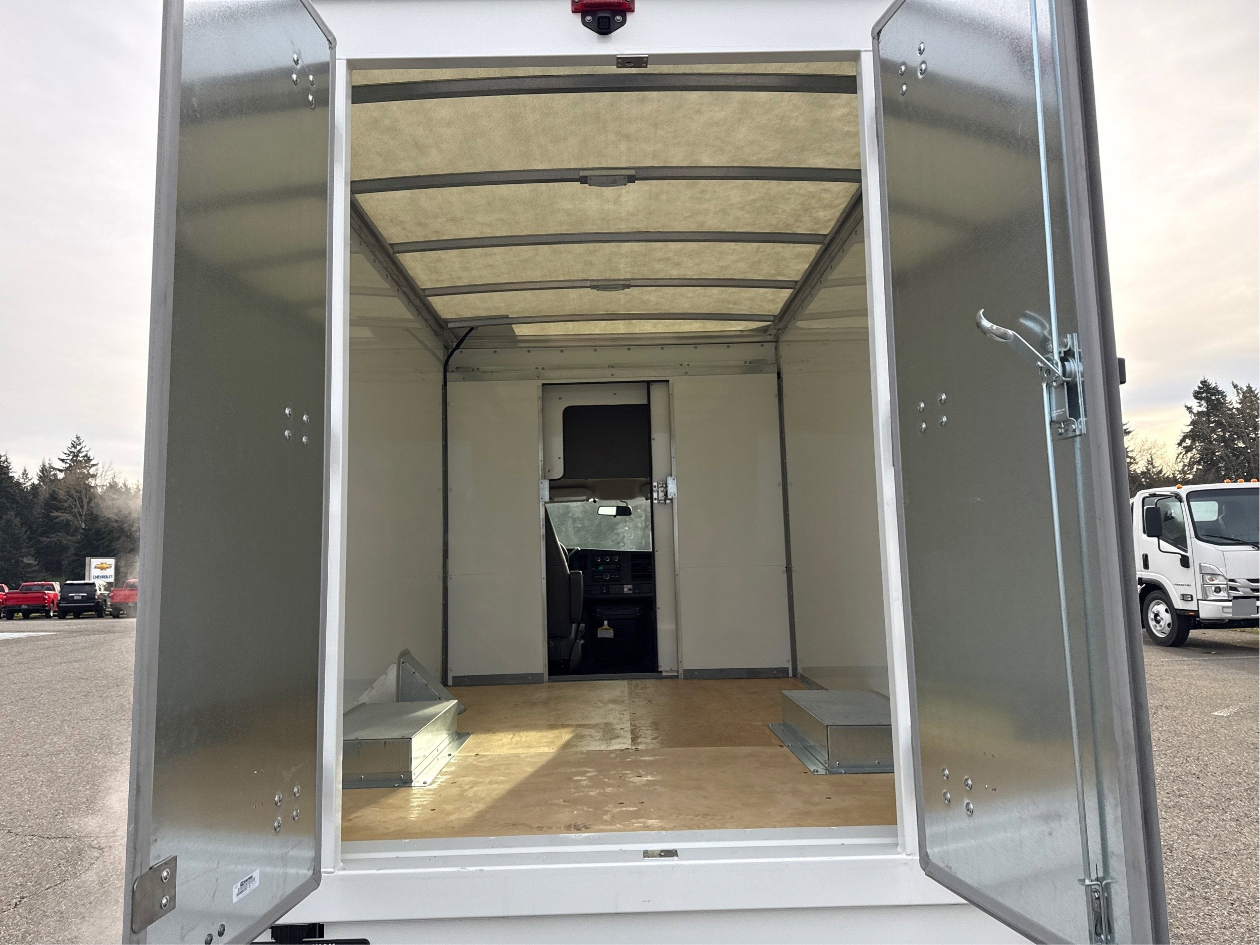 2025 Chevrolet Express Cutaway 3500 1WT