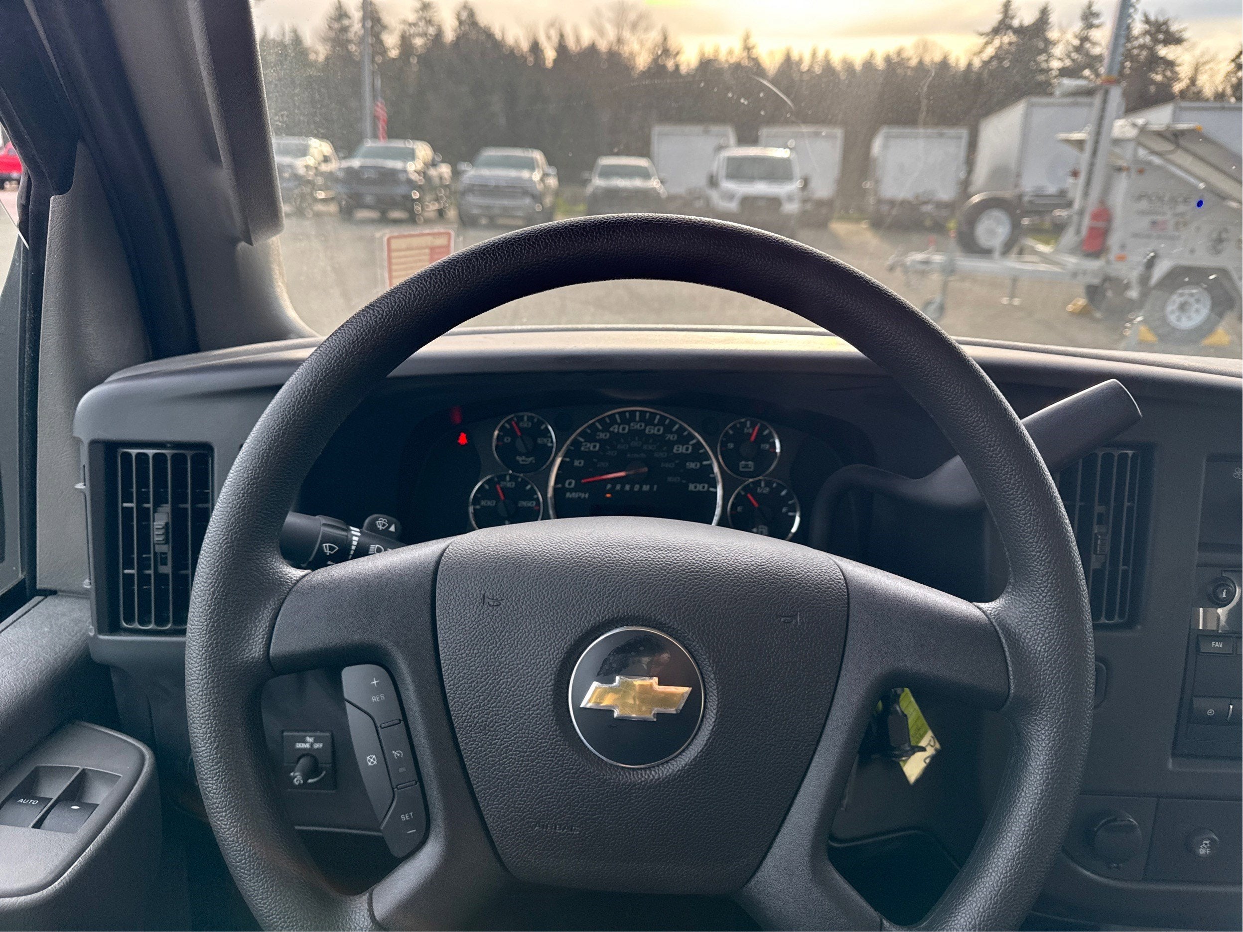 2025 Chevrolet Express Cutaway 3500 1WT