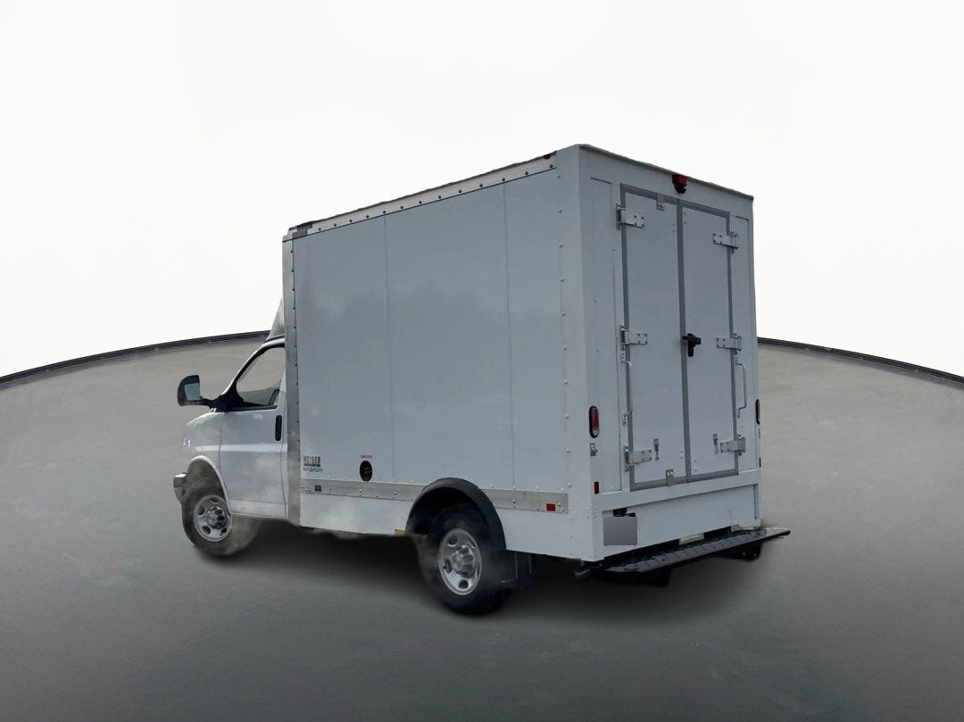 2025 Chevrolet Express Cutaway 3500 1WT