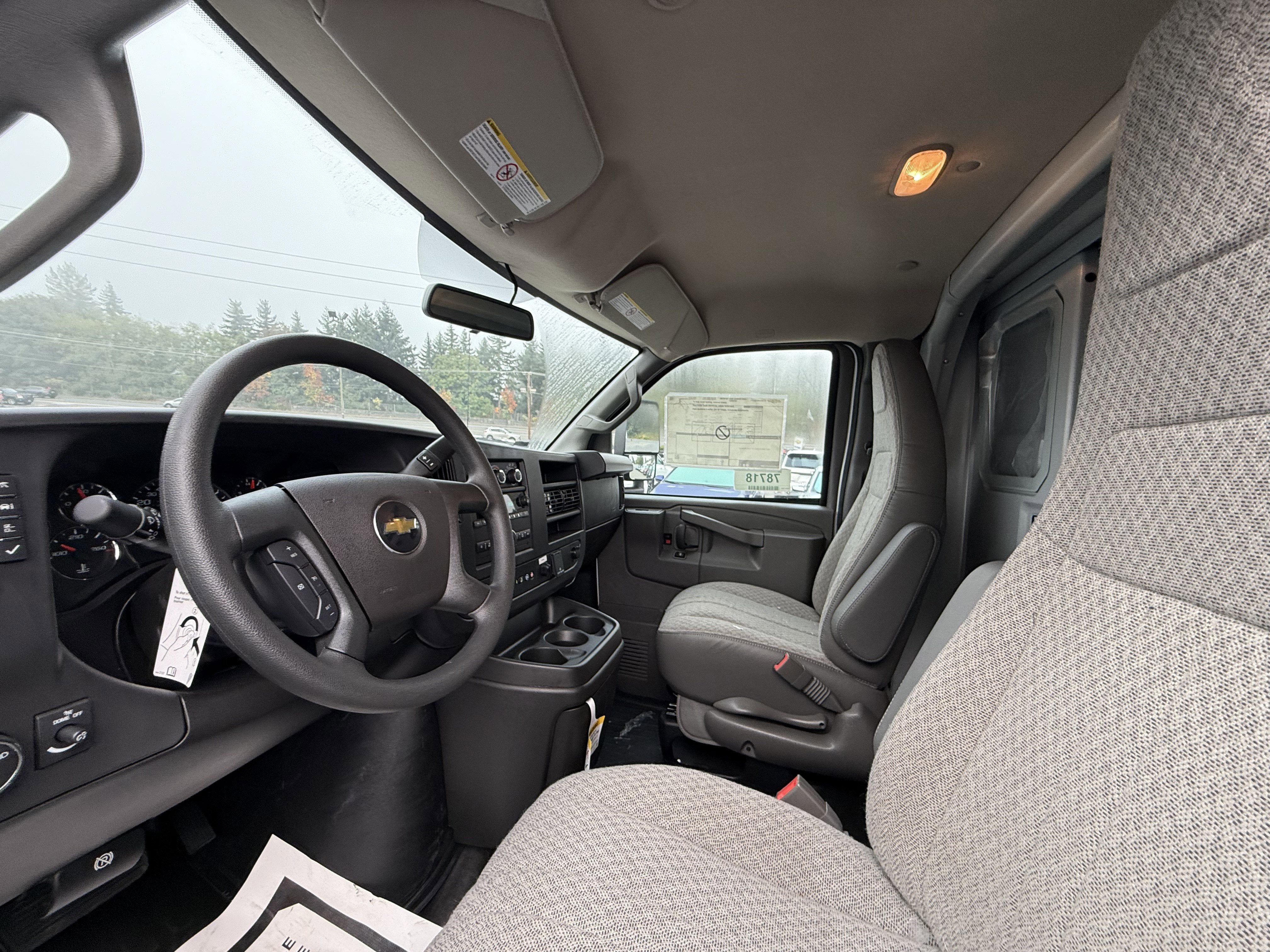 2025 Chevrolet Express Cutaway 3500 1WT