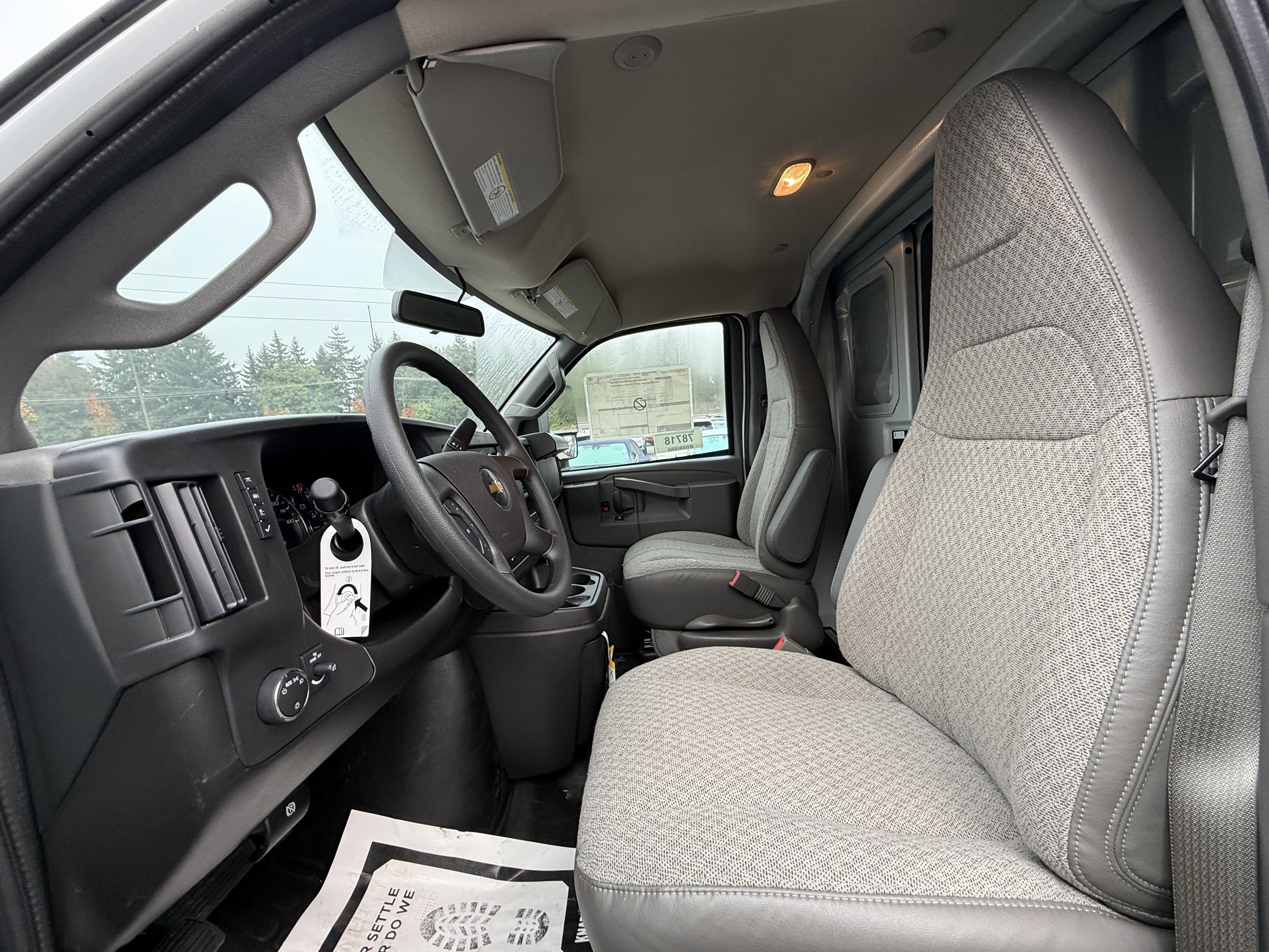 2025 Chevrolet Express Cutaway 3500 1WT