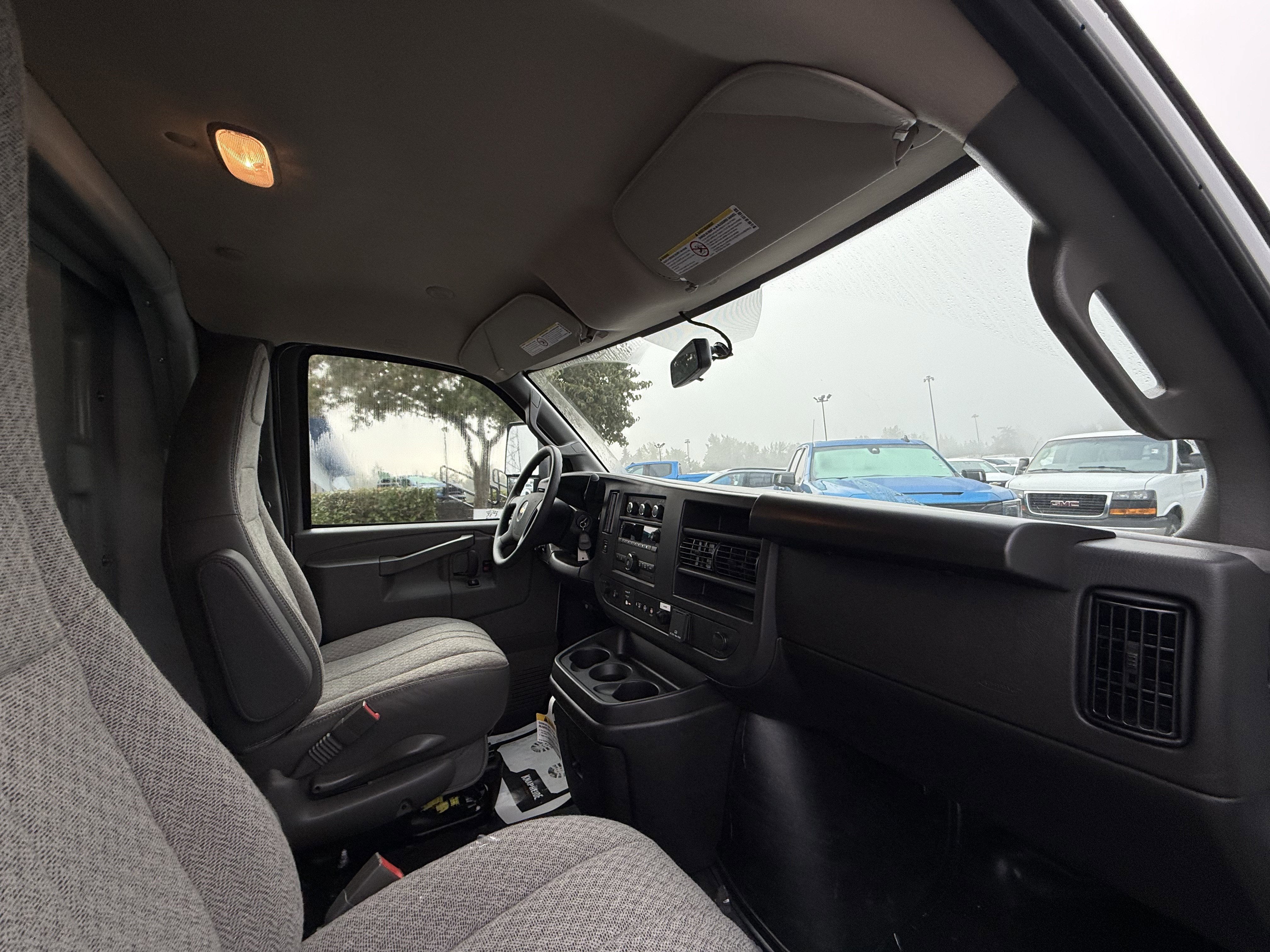 2025 Chevrolet Express Cutaway 3500 1WT