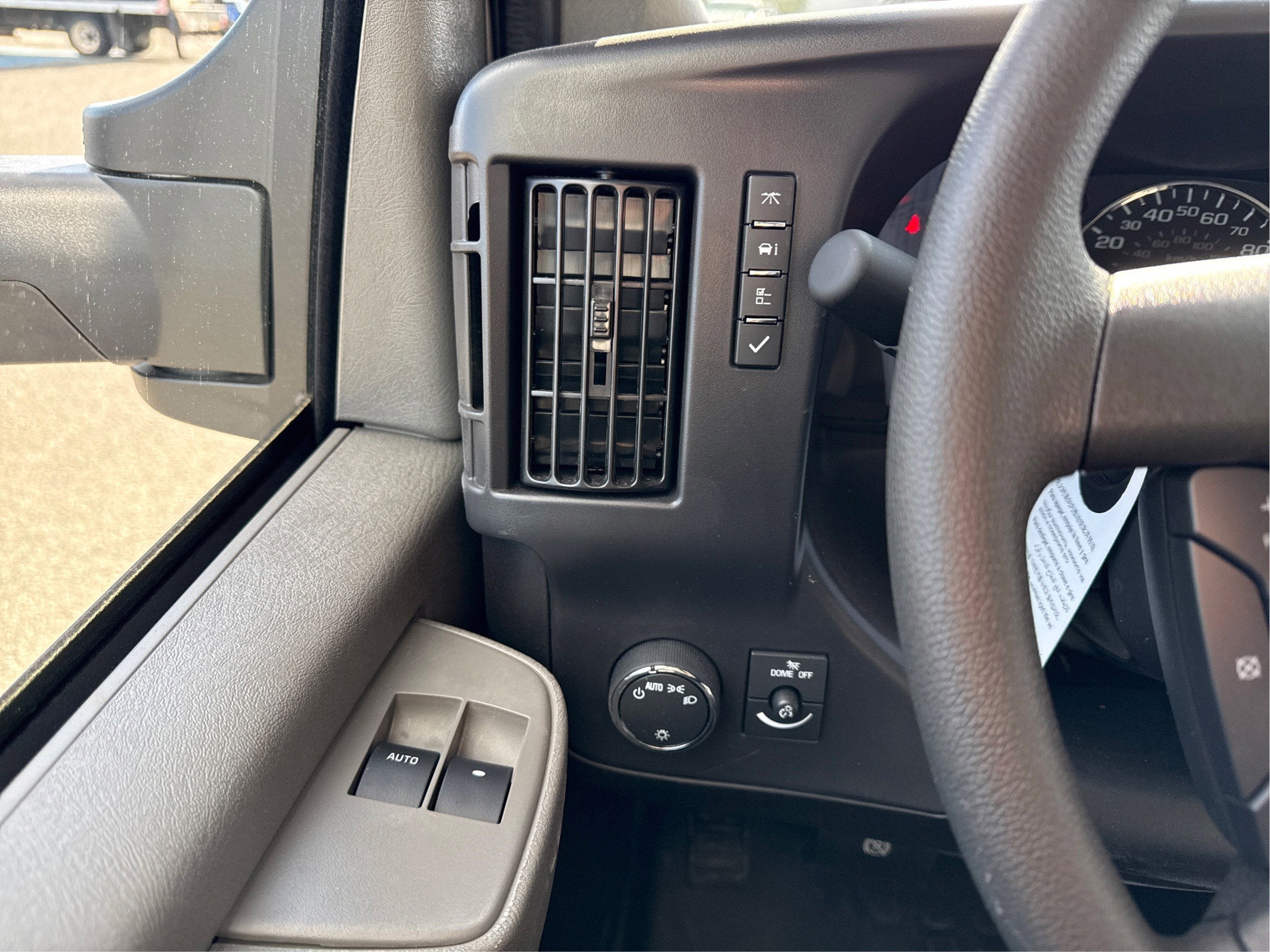 2026 Chevrolet Express Cutaway 3500 1WT