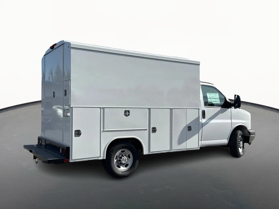 2026 Chevrolet Express Cutaway 3500 1WT