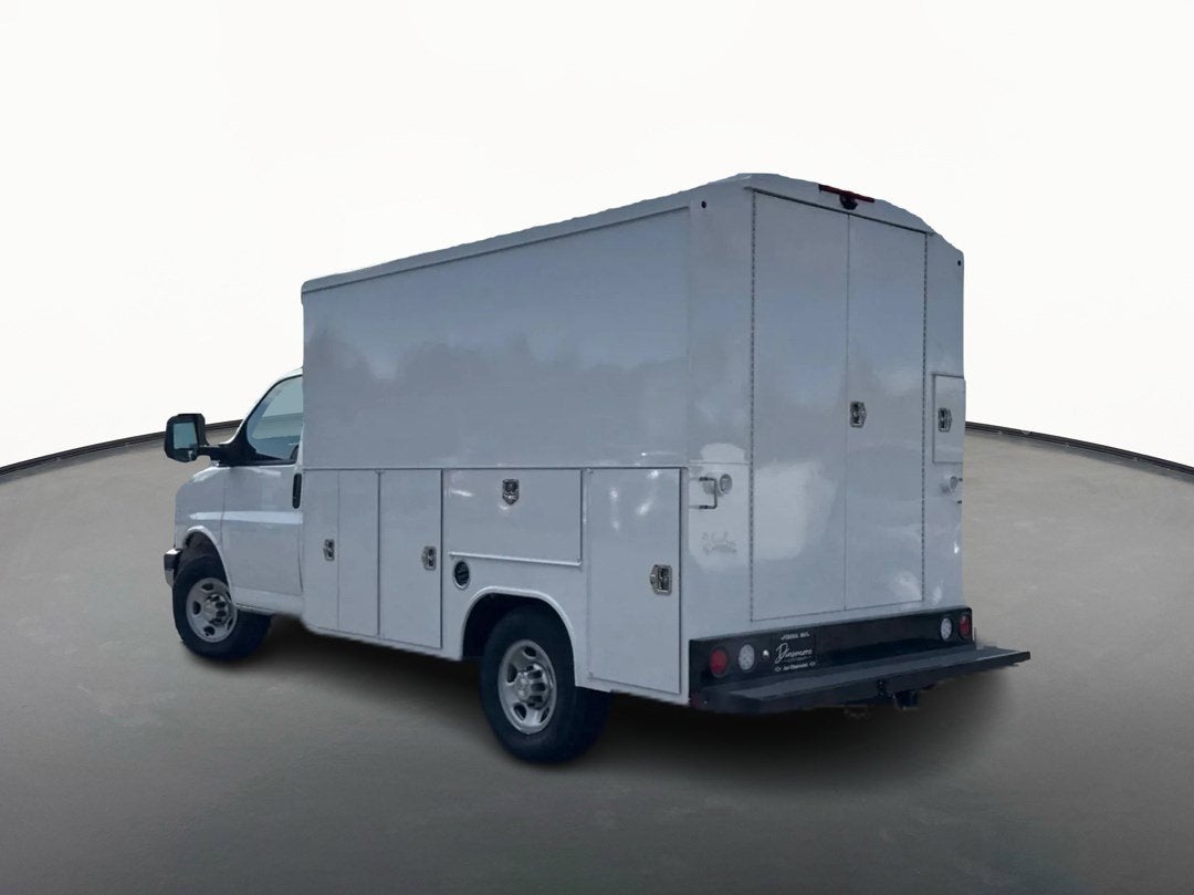 2026 Chevrolet Express Cutaway 3500 1WT