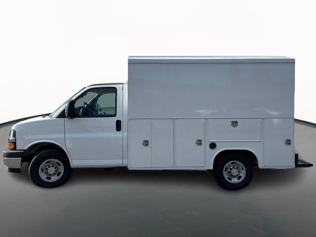 2026 Chevrolet Express Cutaway 3500 1WT