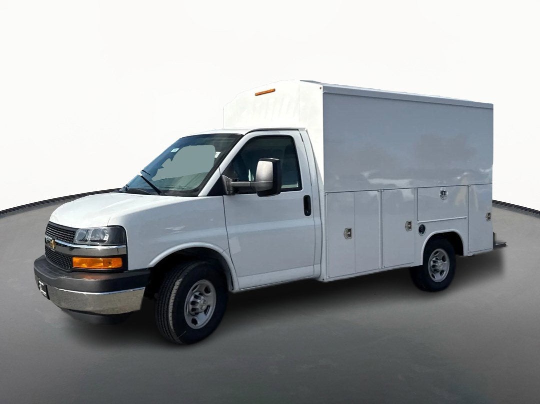 2026 Chevrolet Express Cutaway 3500 1WT