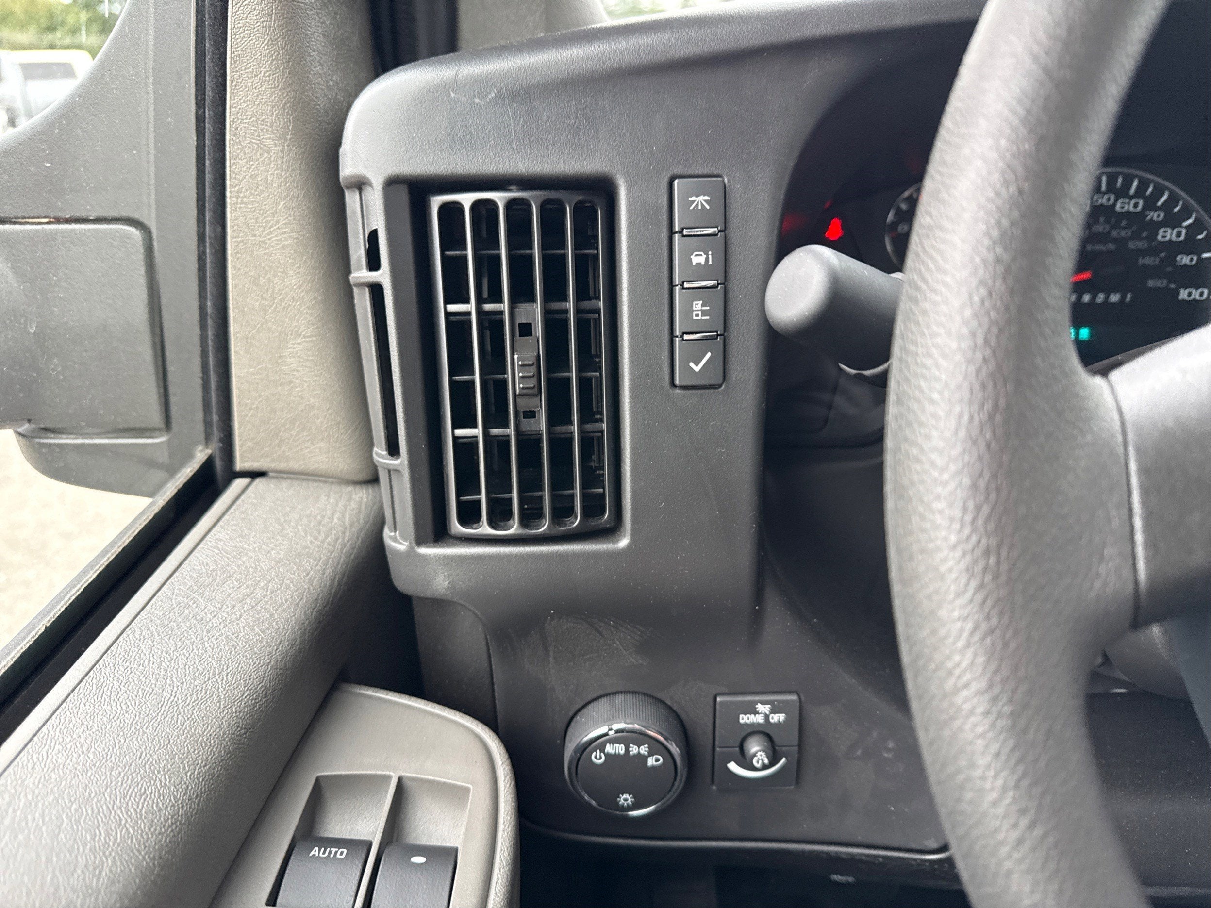 2026 Chevrolet Express Cutaway 3500 1WT