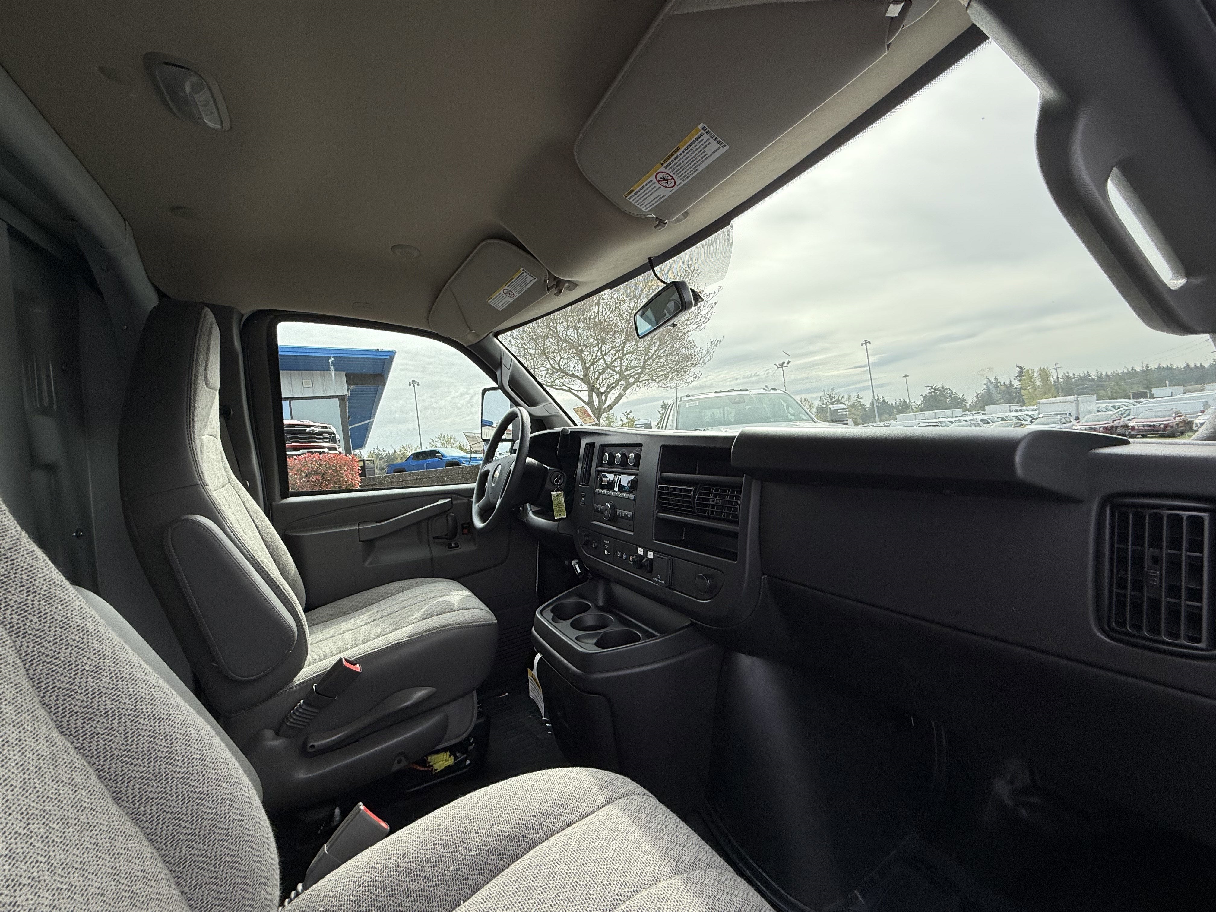 2024 Chevrolet Express Cutaway 3500 1WT