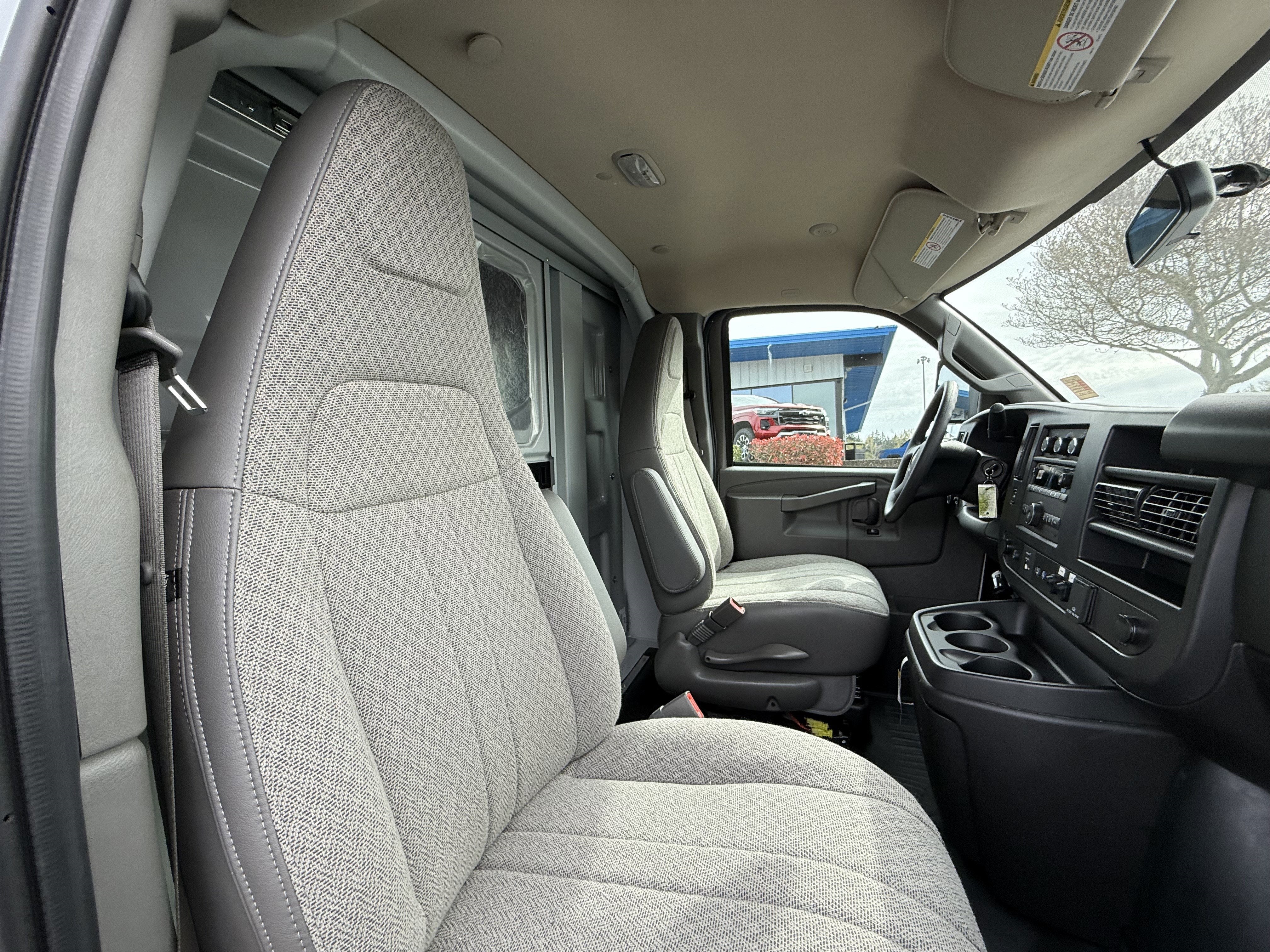 2024 Chevrolet Express Cutaway 3500 1WT