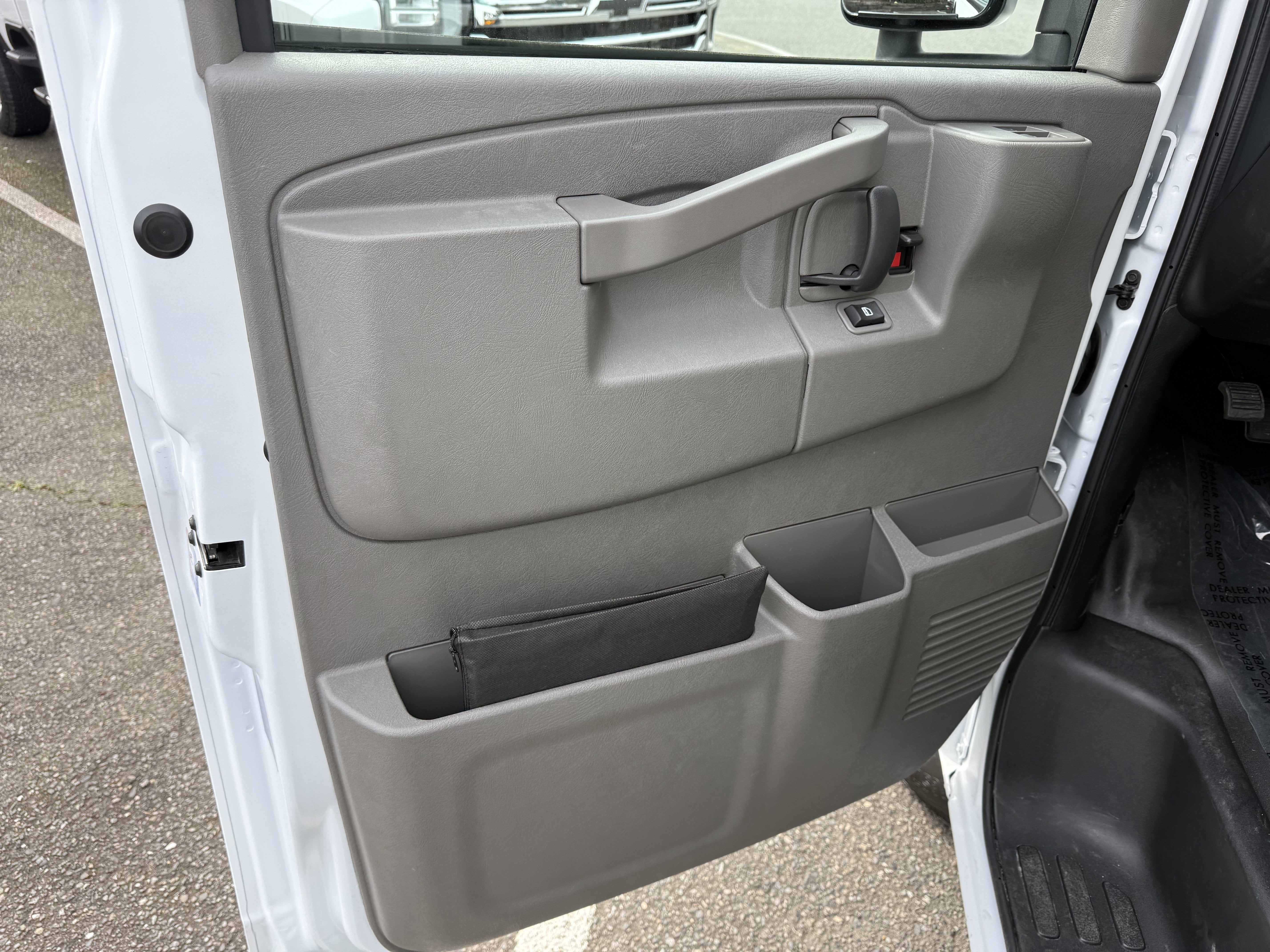 2024 Chevrolet Express Cutaway 3500 1WT