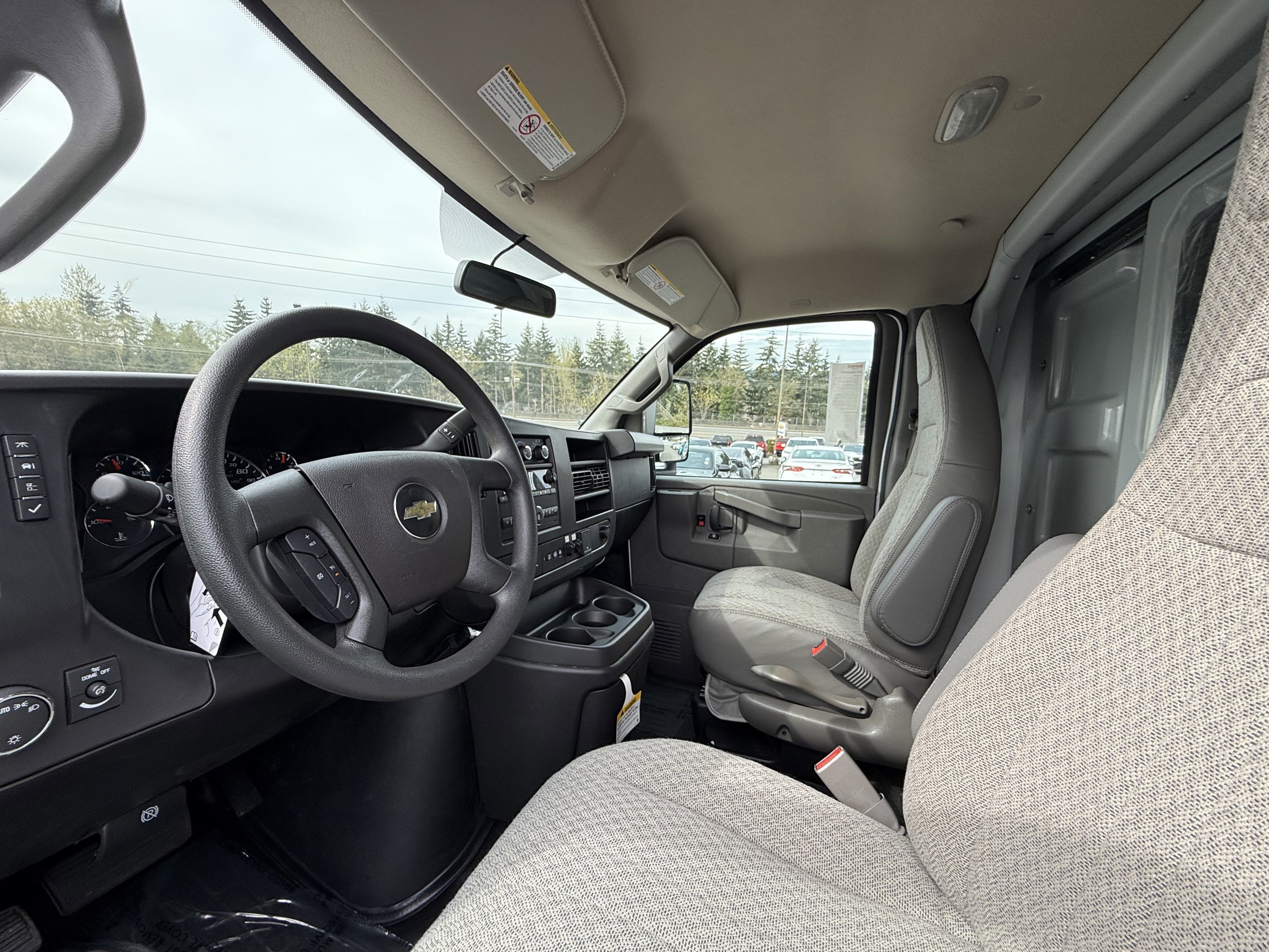 2024 Chevrolet Express Cutaway 3500 1WT