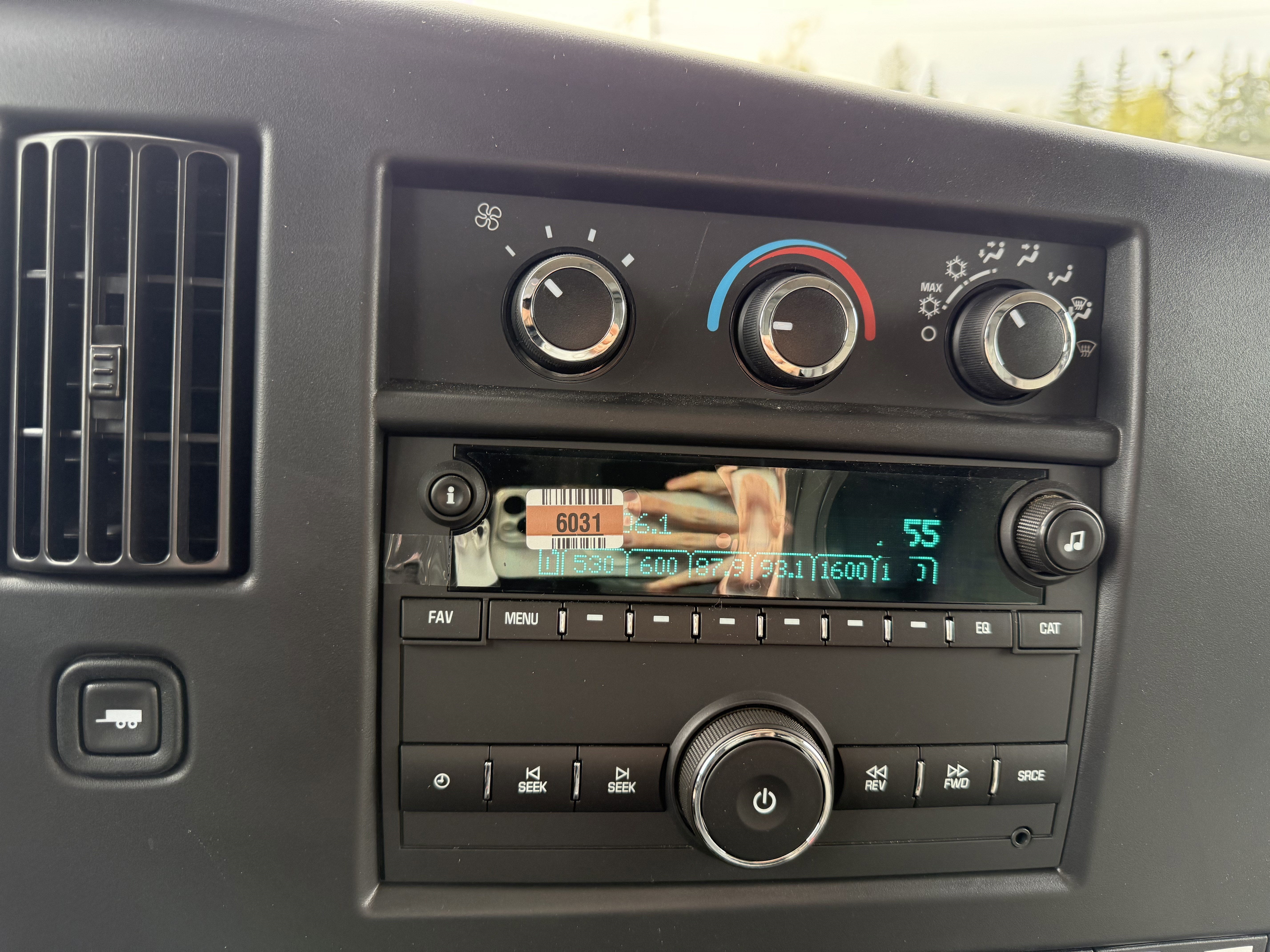 2024 Chevrolet Express Cutaway 3500 1WT