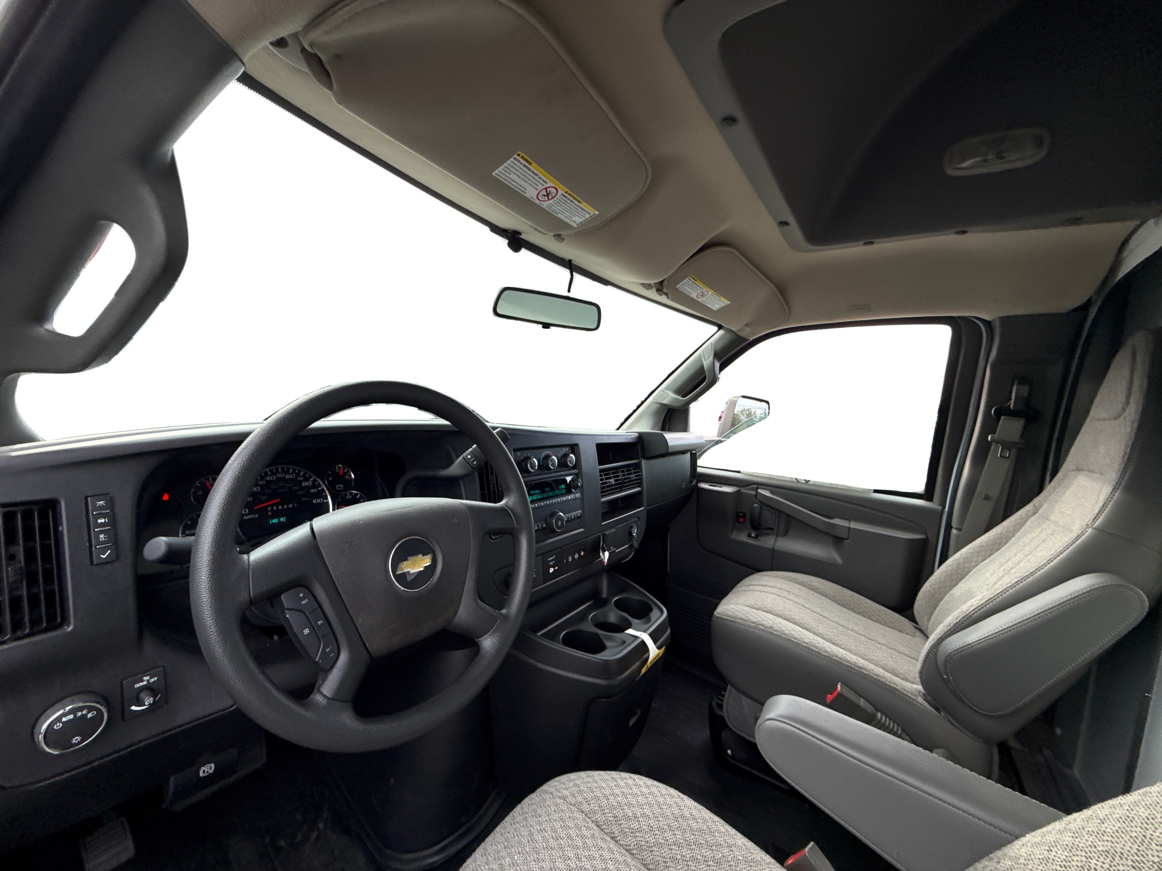 2025 Chevrolet Express Cutaway 3500 1WT