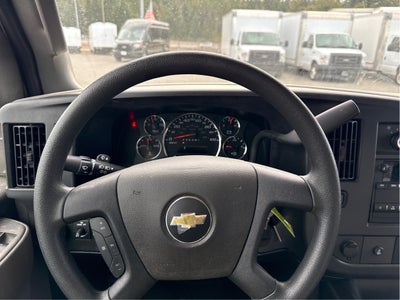 2025 Chevrolet Express Cutaway 3500 1WT