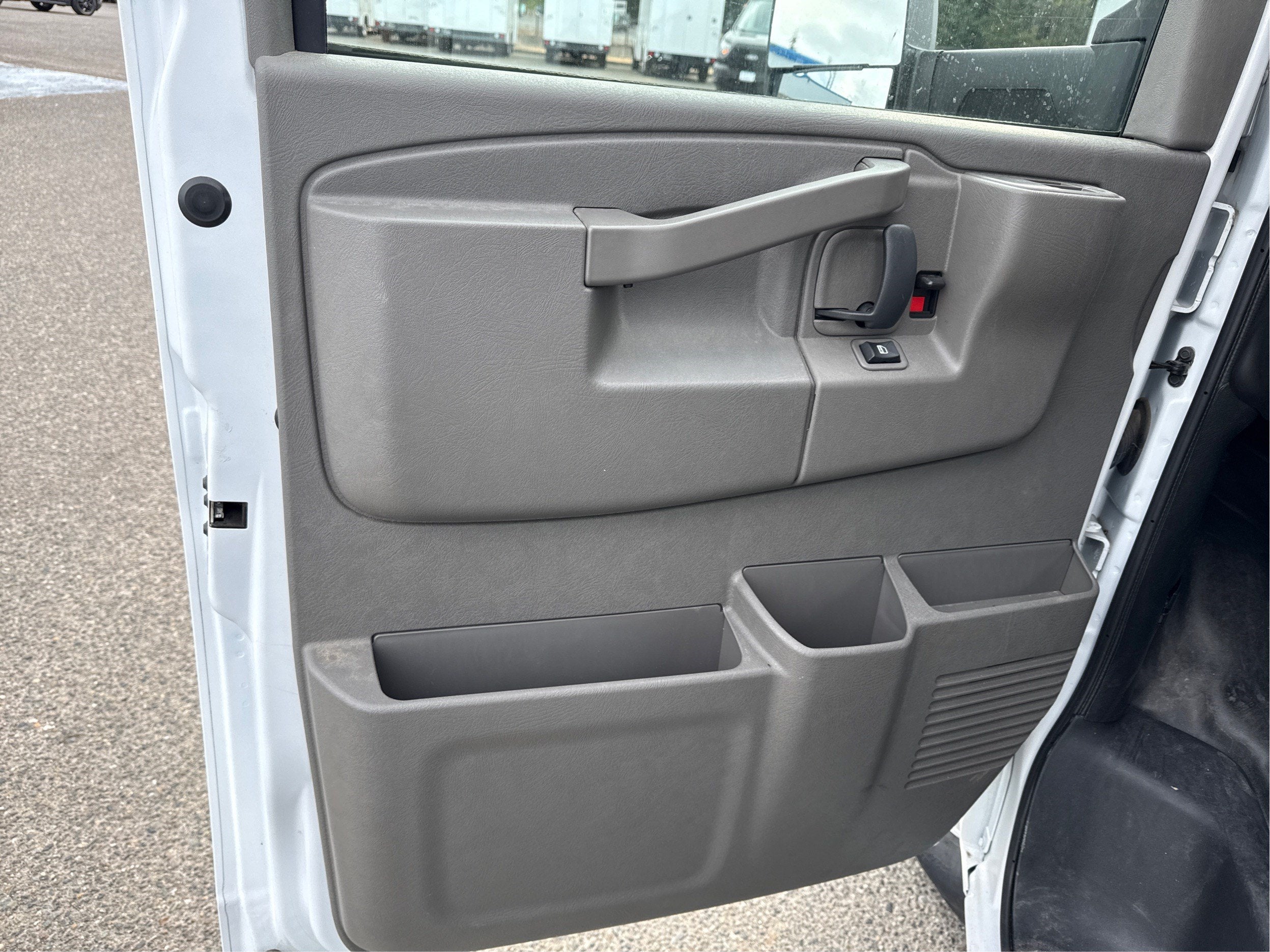 2025 Chevrolet Express Cutaway 3500 1WT