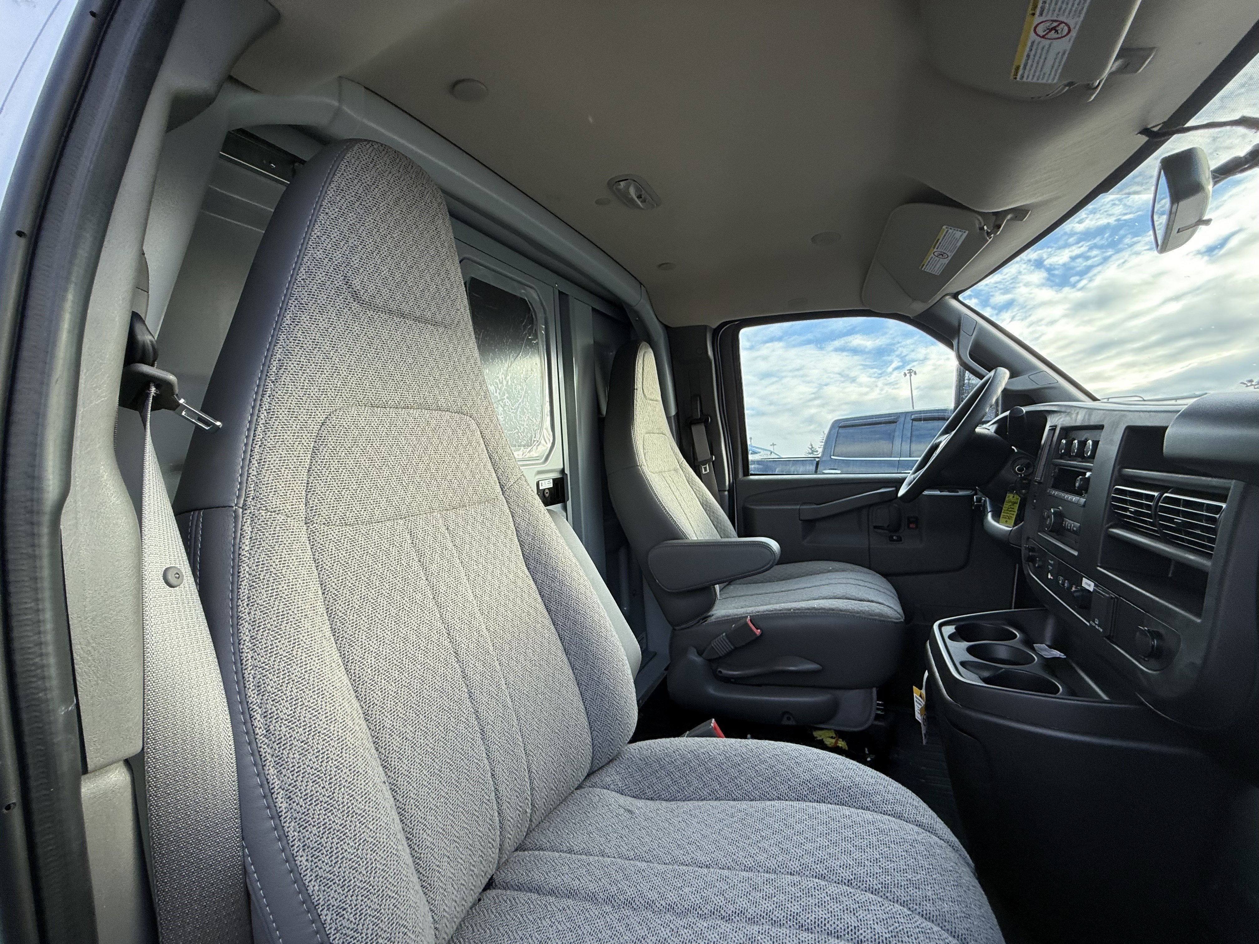 2025 Chevrolet Express Cutaway 3500 1WT