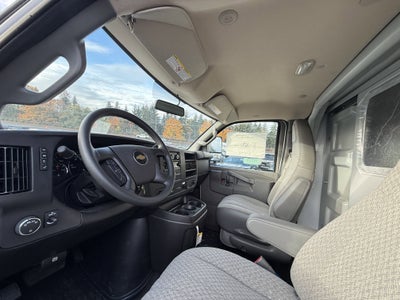 2025 Chevrolet Express Cutaway 3500 1WT