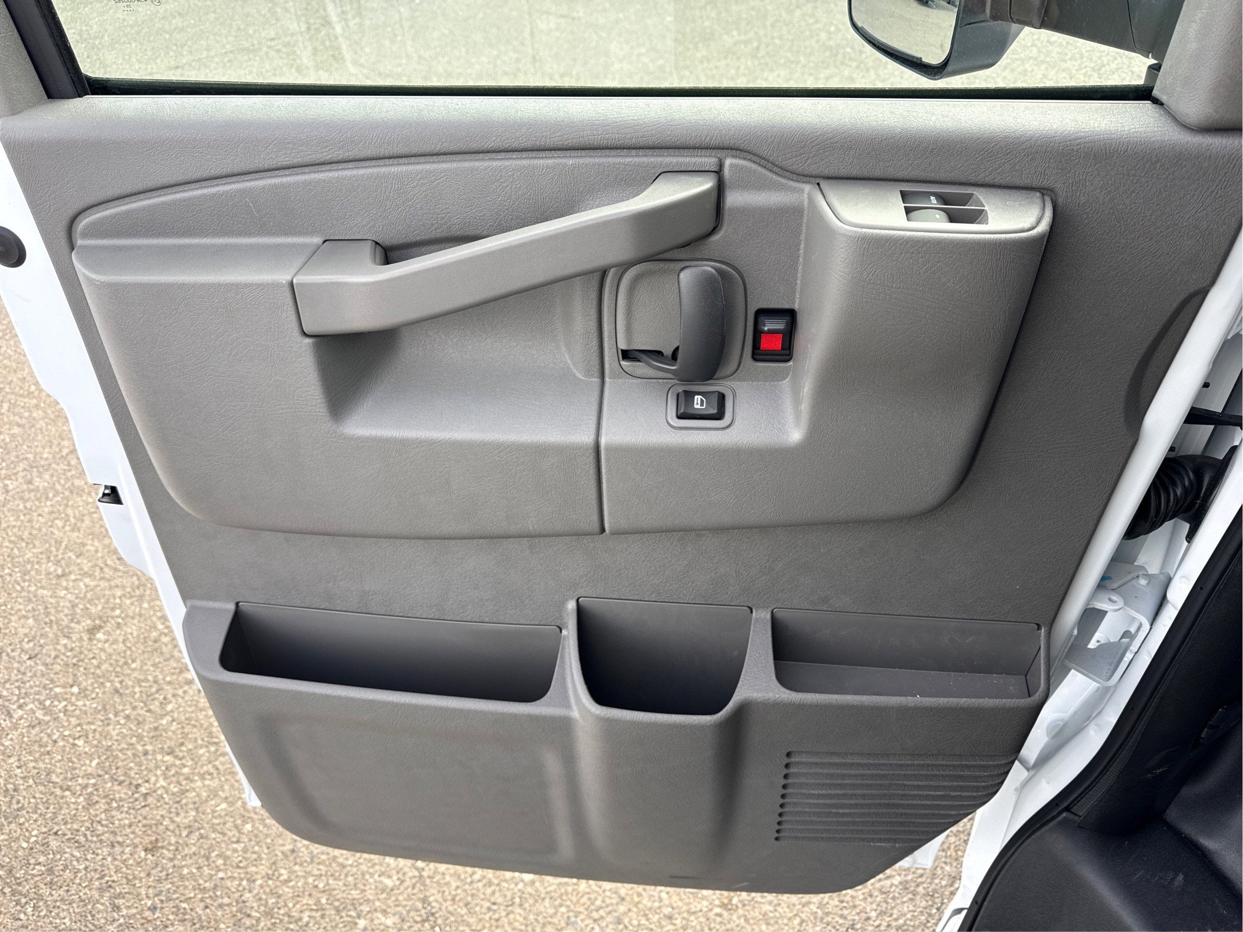 2026 Chevrolet Express Cutaway 3500 1WT