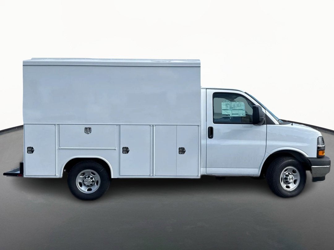 2026 Chevrolet Express Cutaway 3500 1WT