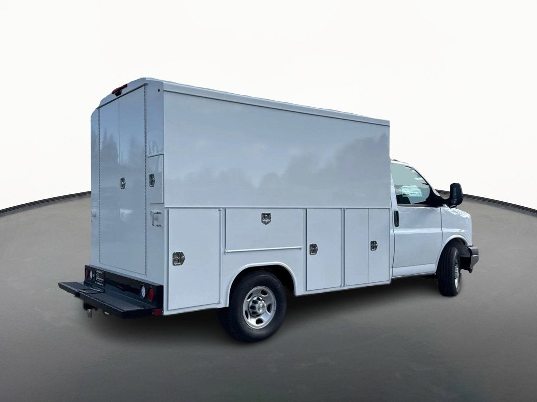 2026 Chevrolet Express Cutaway 3500 1WT