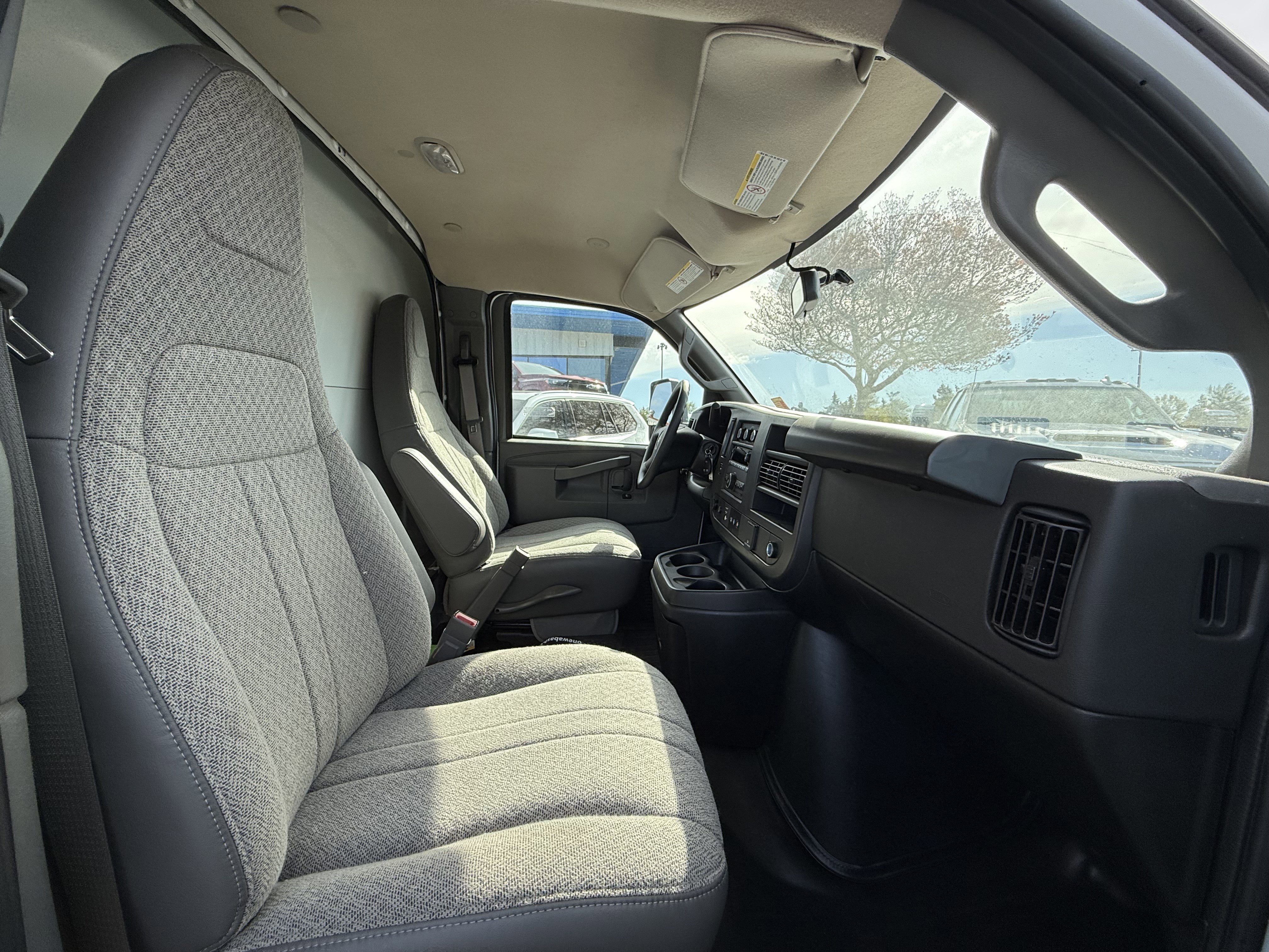 2024 Chevrolet Express Cutaway 3500 1WT