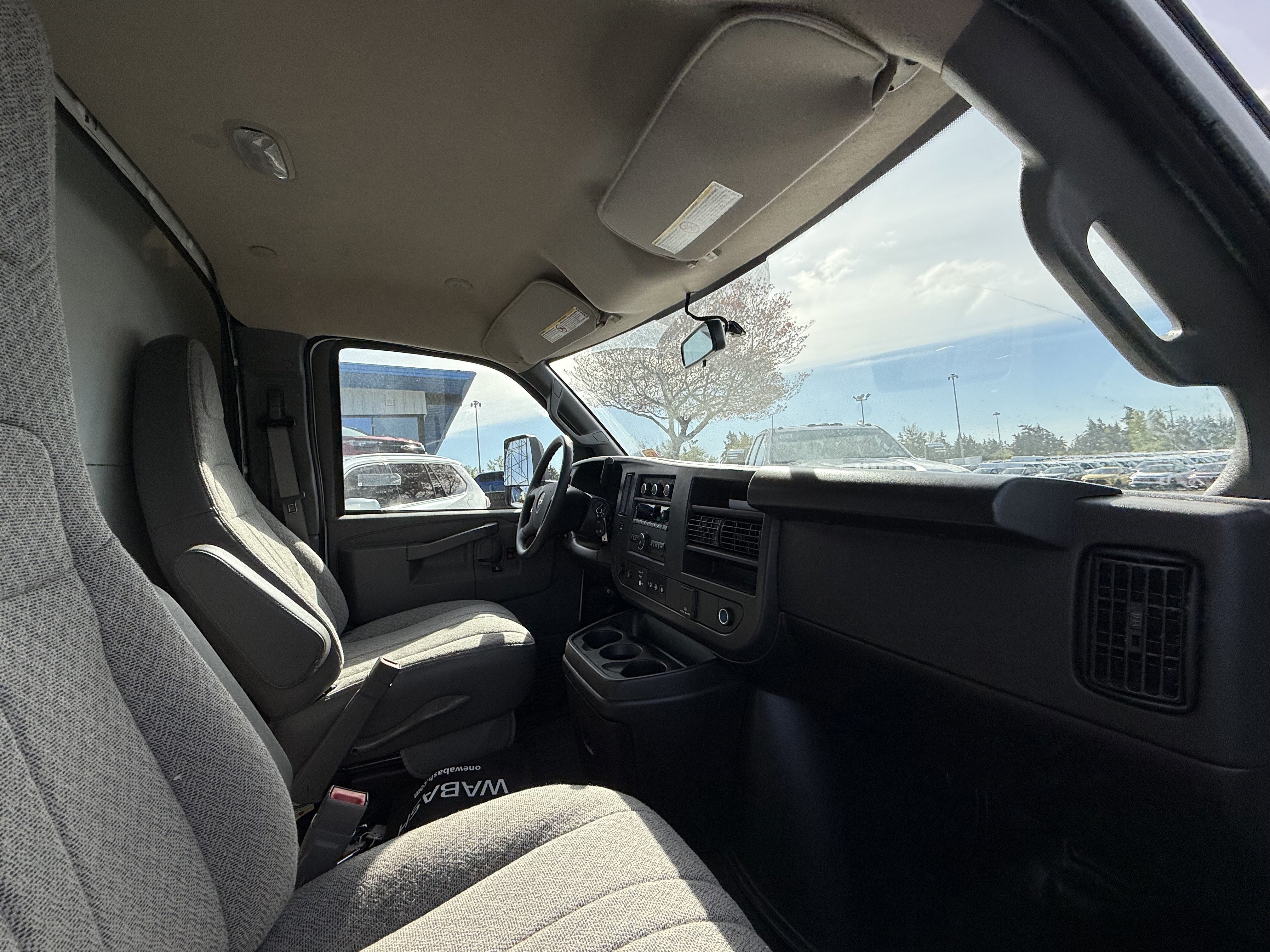 2024 Chevrolet Express Cutaway 3500 1WT