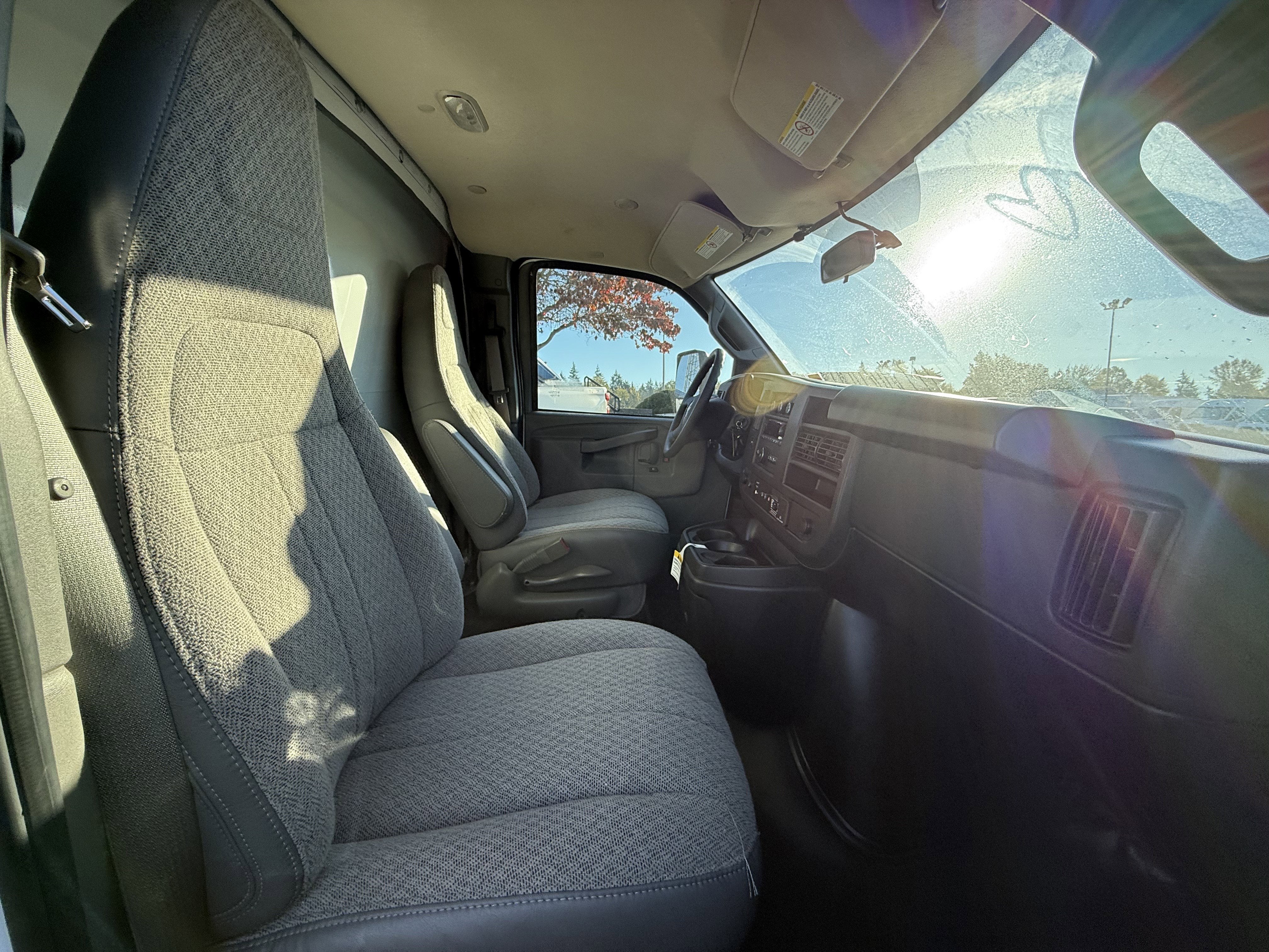 2025 Chevrolet Express Cutaway 3500 1WT