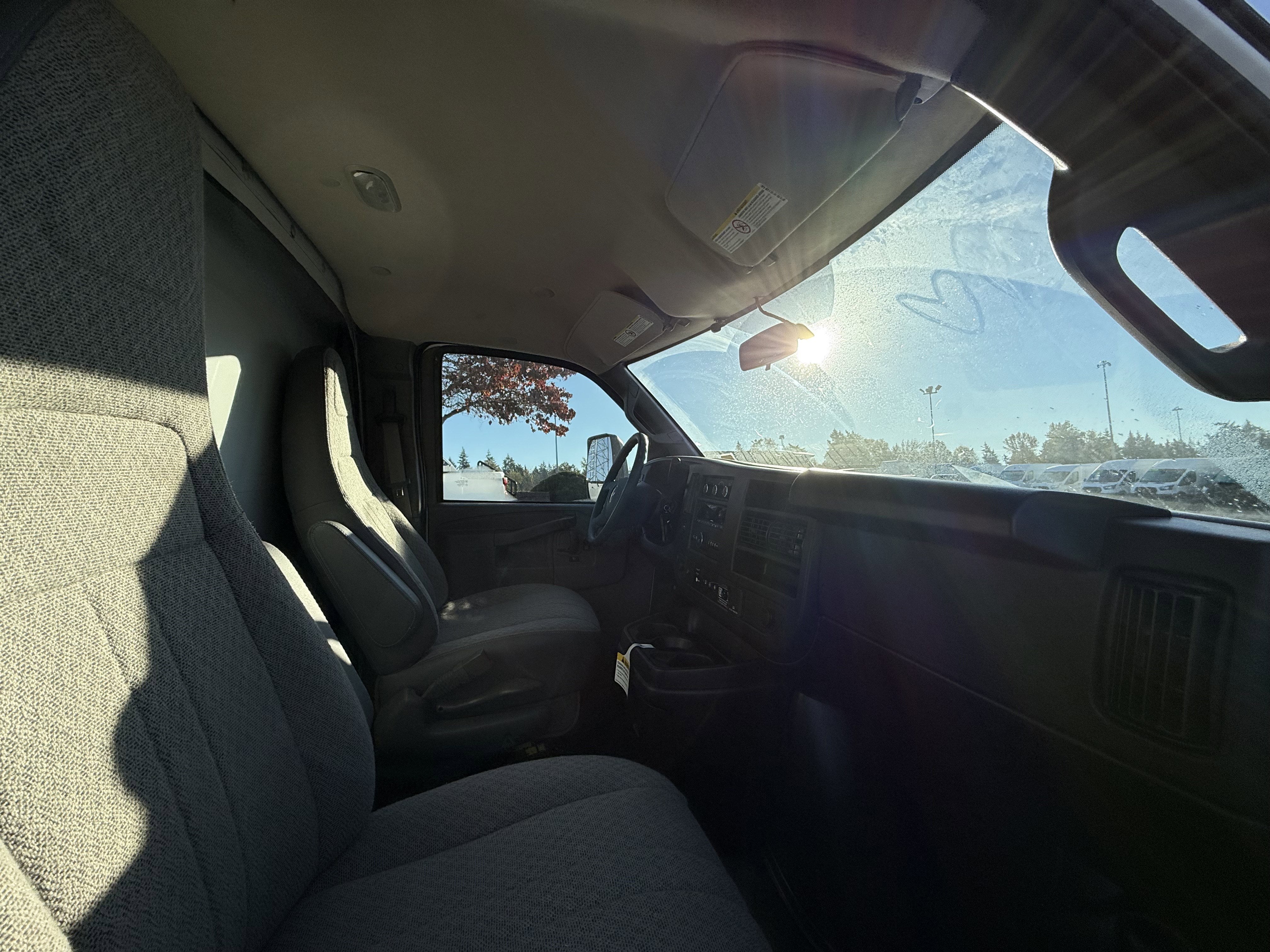 2025 Chevrolet Express Cutaway 3500 1WT