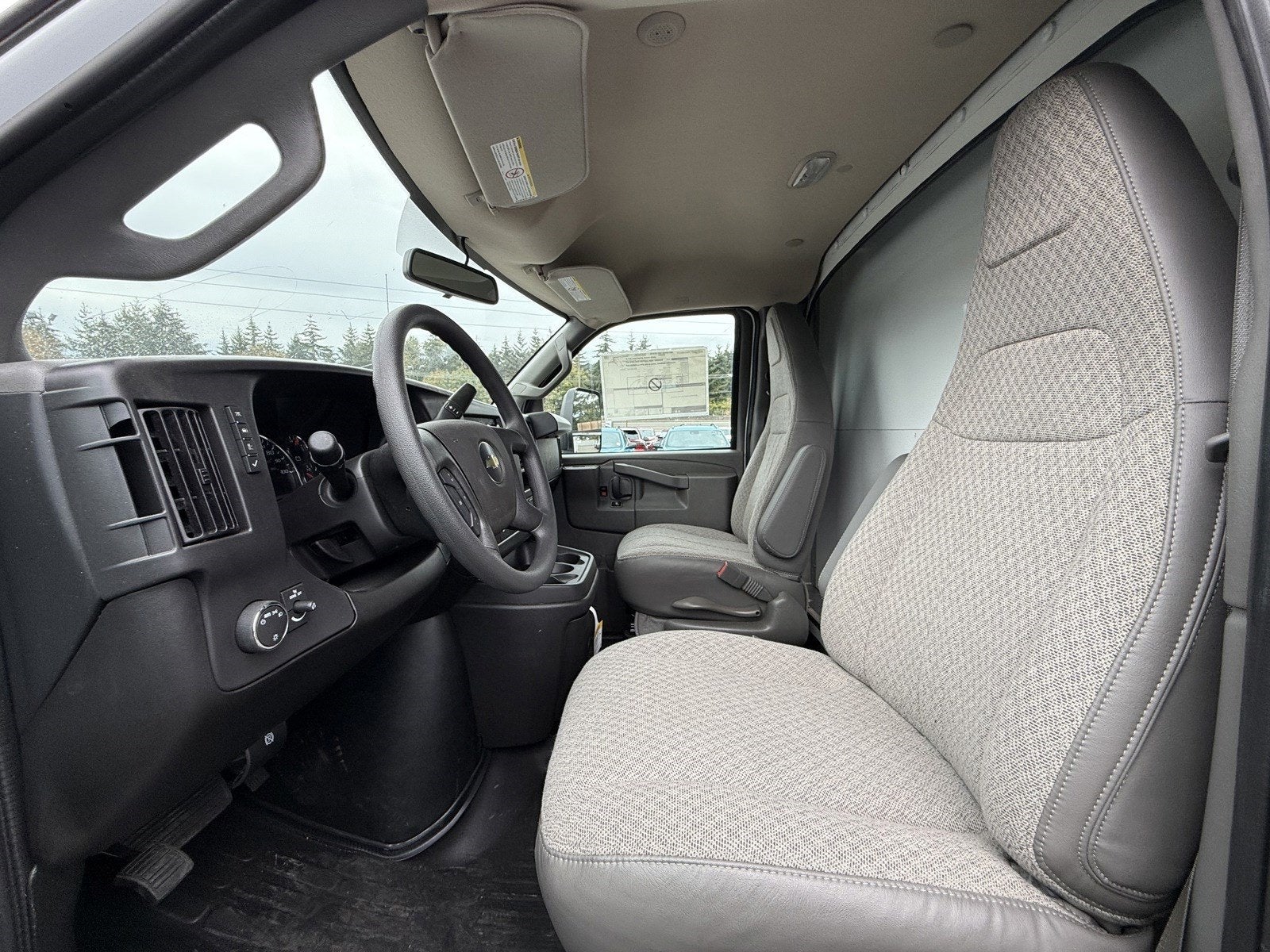 2024 Chevrolet Express Cutaway 3500 1WT