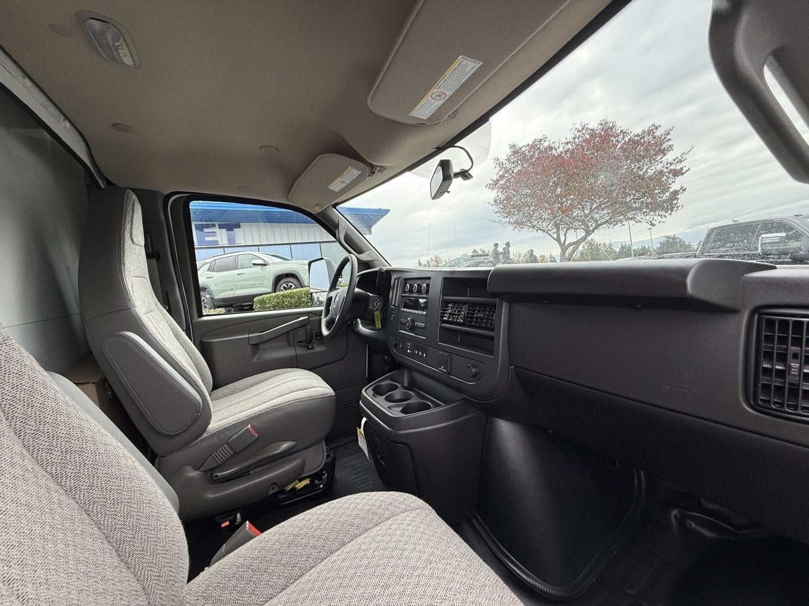 2024 Chevrolet Express Cutaway 3500 1WT