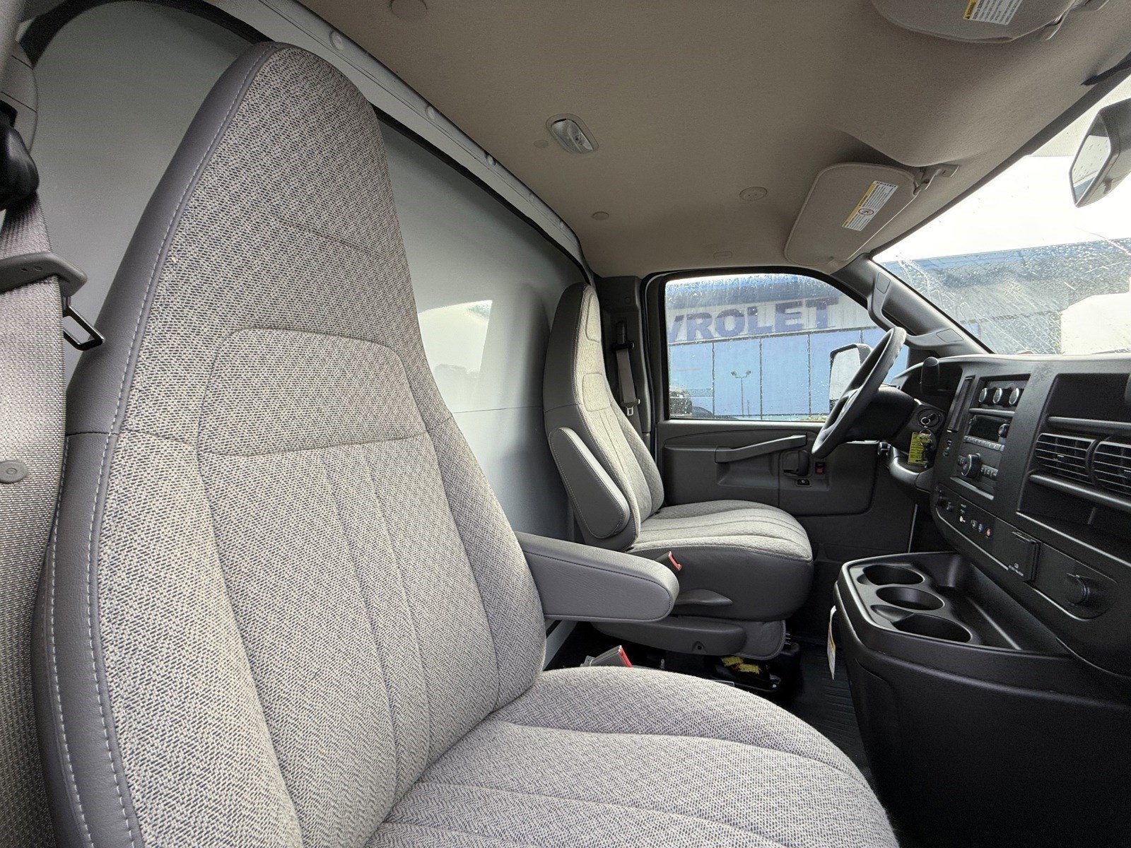 2024 Chevrolet Express Cutaway 3500 1WT