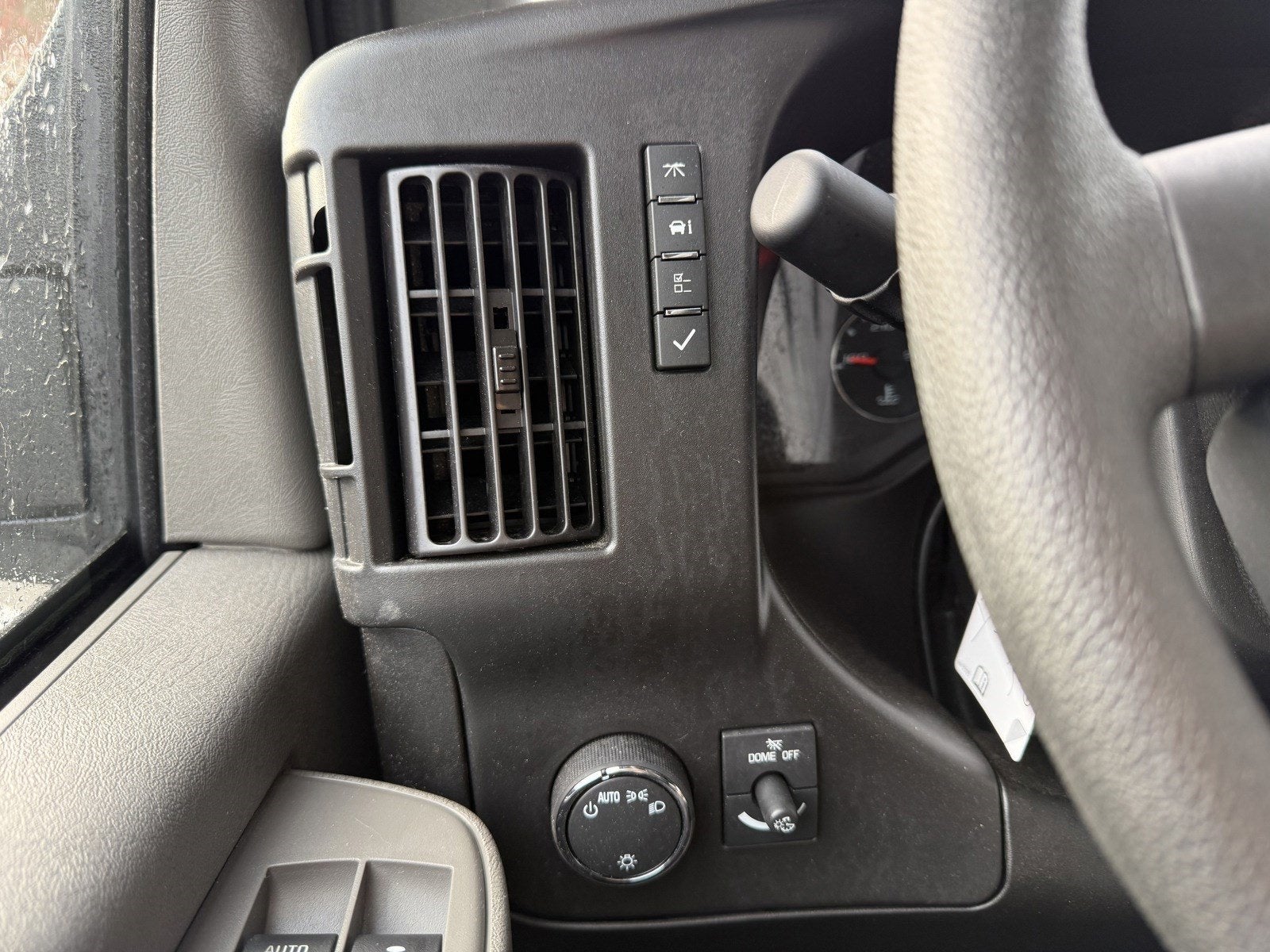 2024 Chevrolet Express Cutaway 3500 1WT