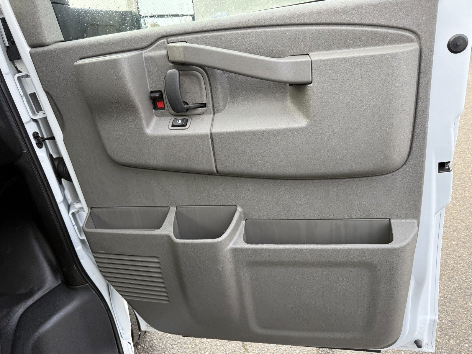 2024 Chevrolet Express Cutaway 3500 1WT