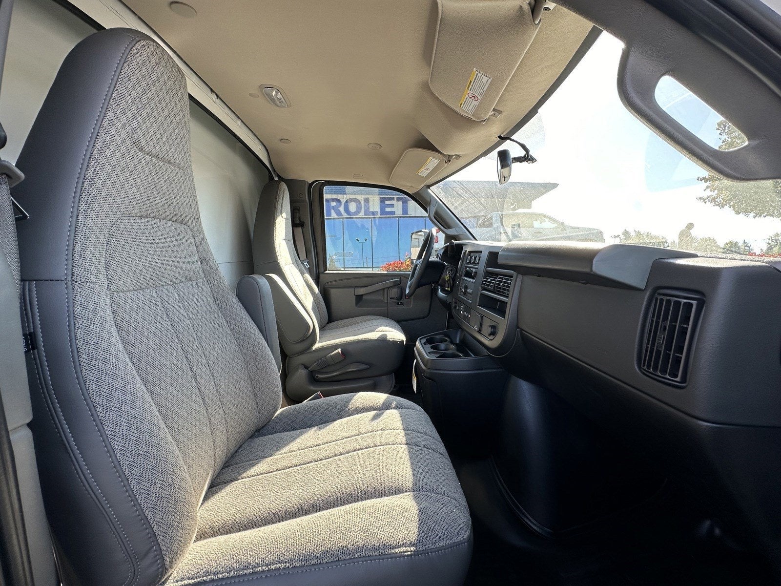 2024 Chevrolet Express Cutaway 3500 1WT